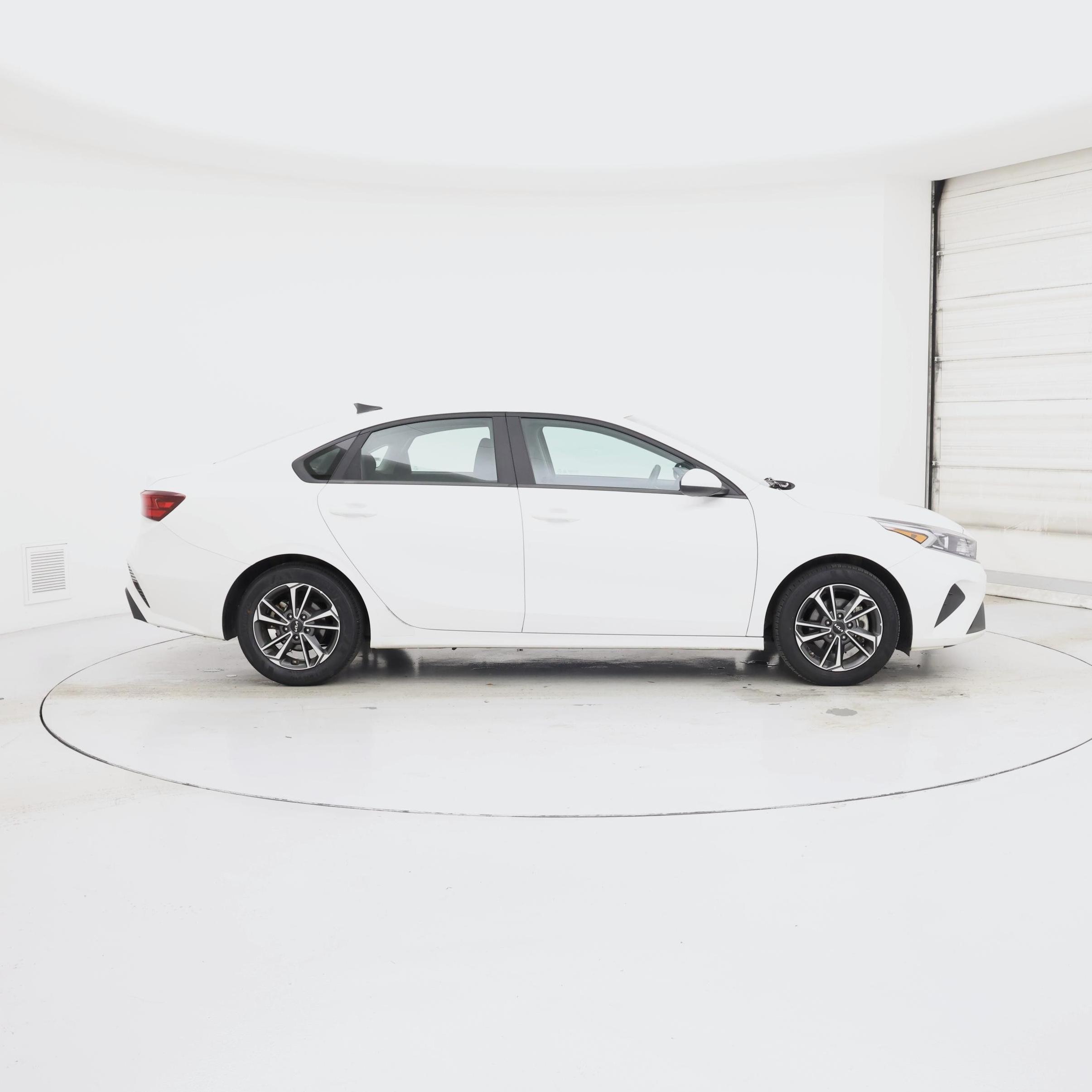 Thumbnail: 2024 Kia Forte - 7