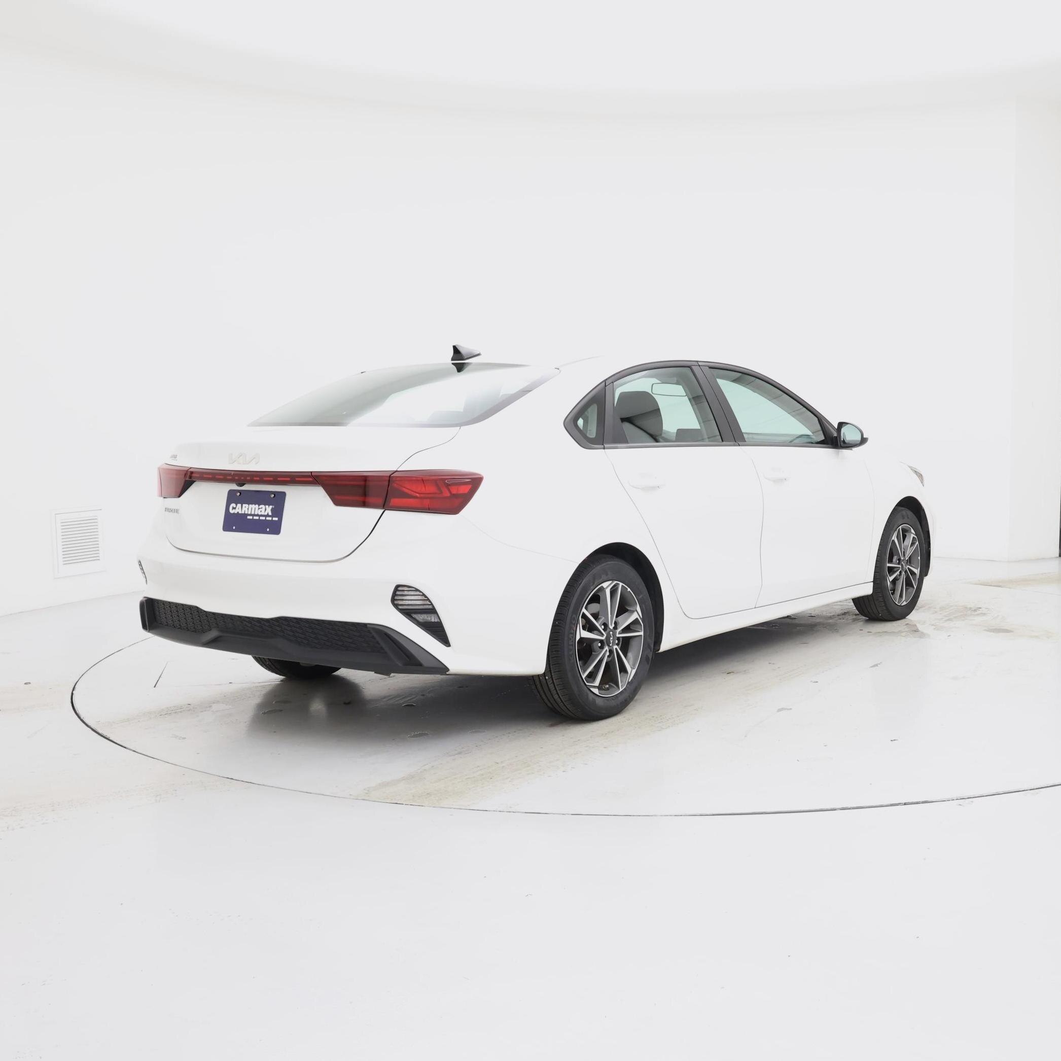 Thumbnail: 2024 Kia Forte - 8