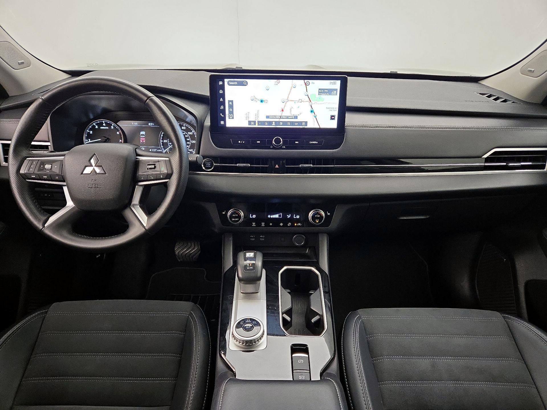 Thumbnail: 2025 Mitsubishi Outlander - 9