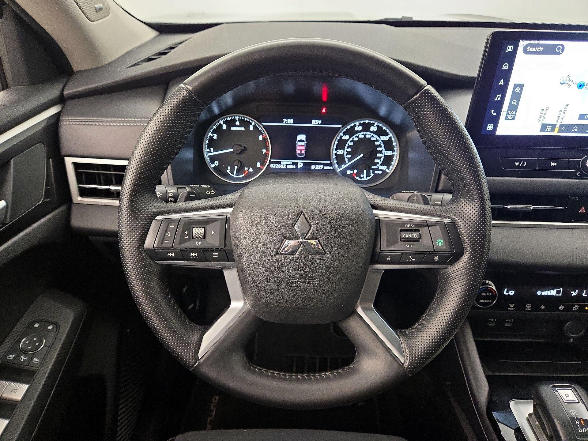 Thumbnail: 2025 Mitsubishi Outlander - 10