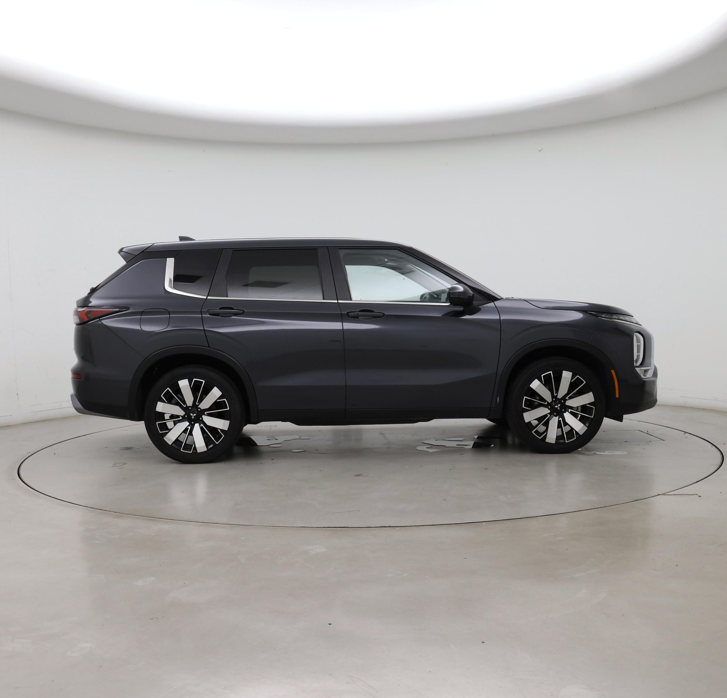 Thumbnail: 2025 Mitsubishi Outlander - 7