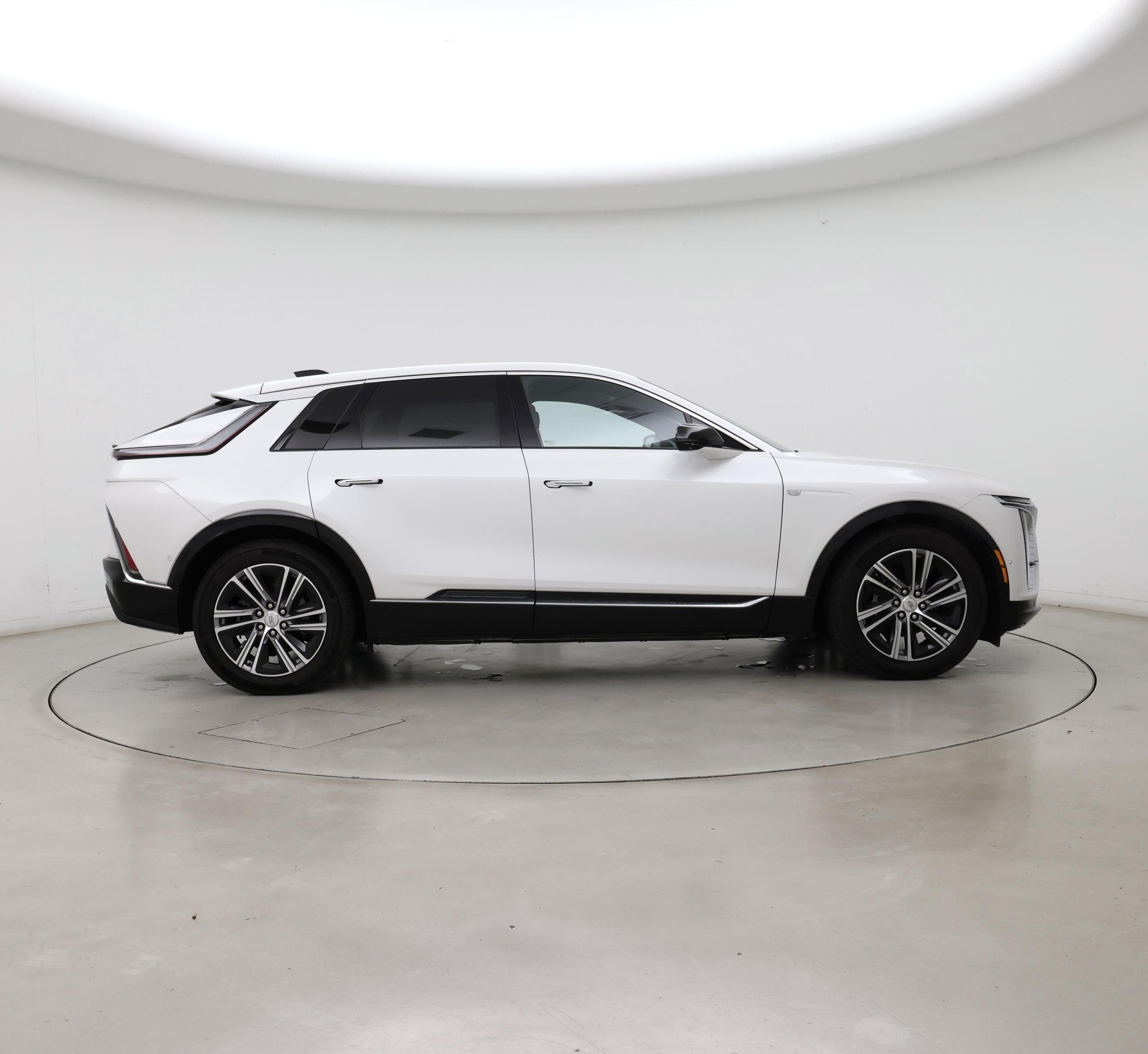 Thumbnail: 2024 Cadillac Lyriq - 7