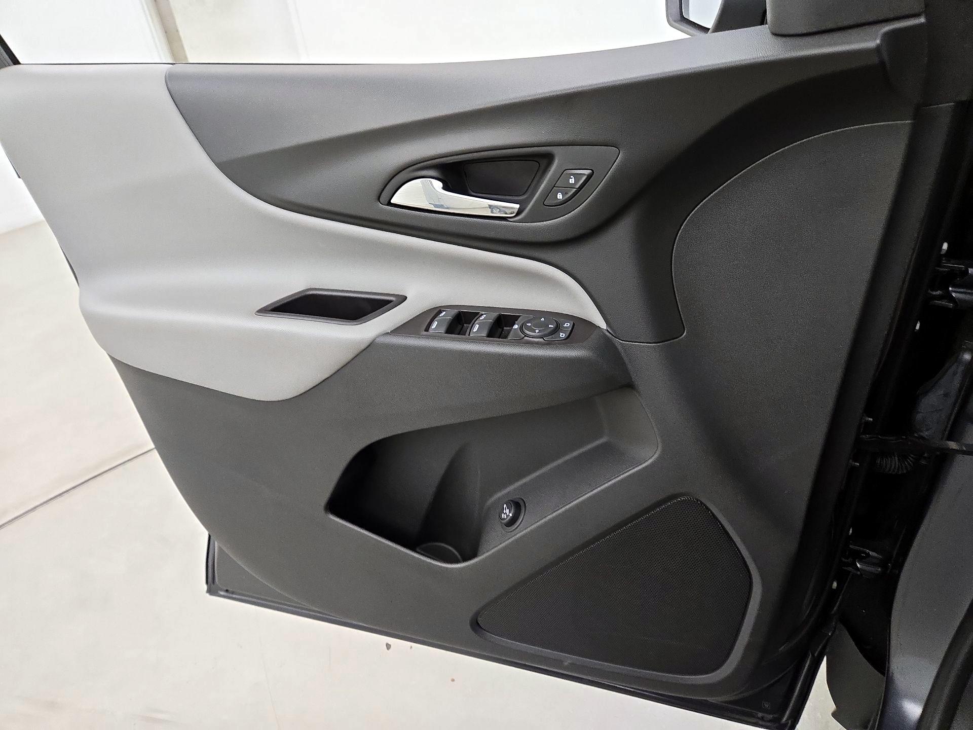 Thumbnail: 2022 Chevrolet Equinox - 12