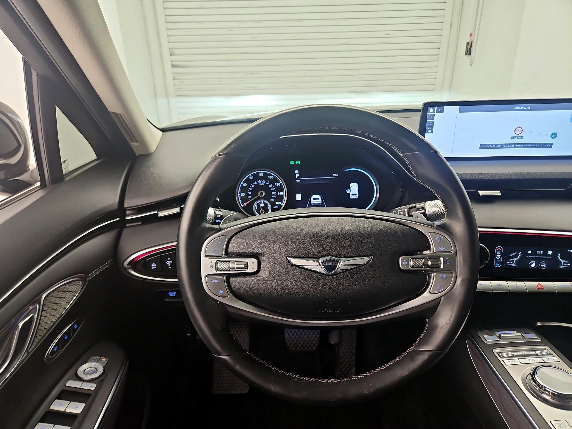 Thumbnail: 2023 Genesis GV70 - 10