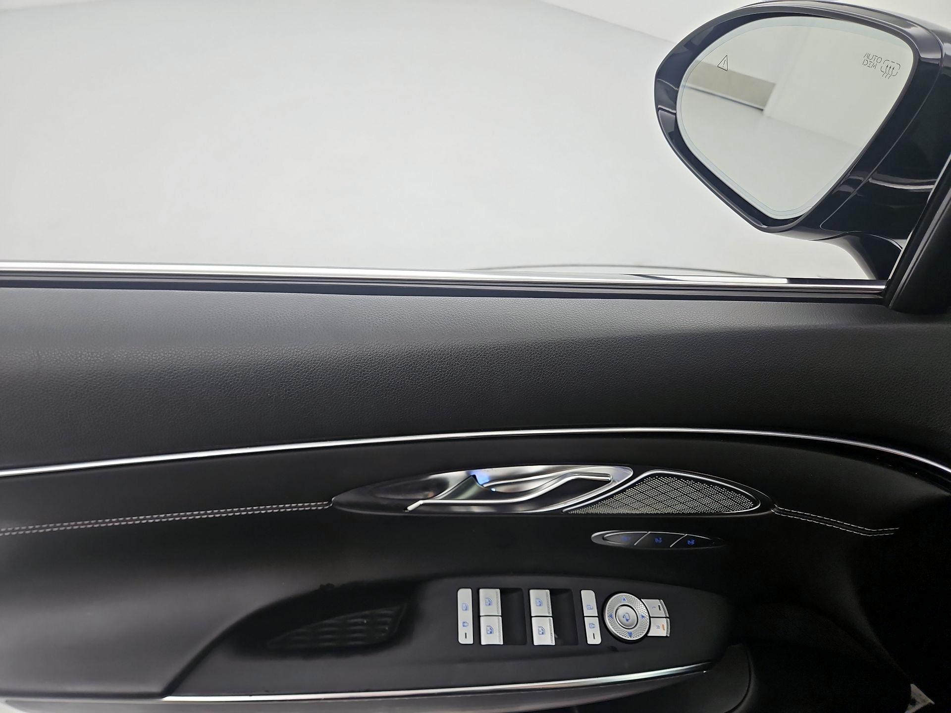 Thumbnail: 2023 Genesis GV70 - 12