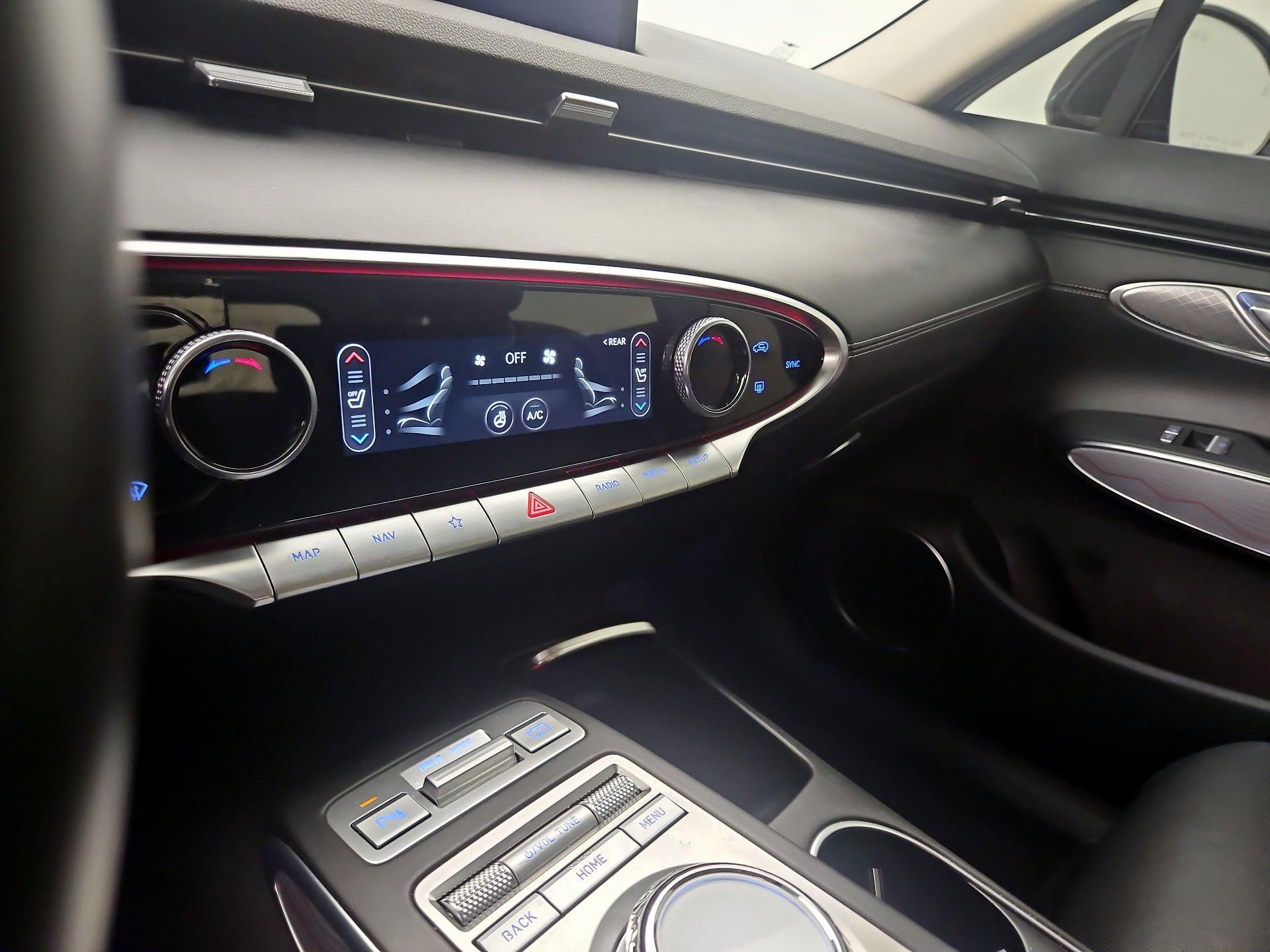 Thumbnail: 2023 Genesis GV70 - 17