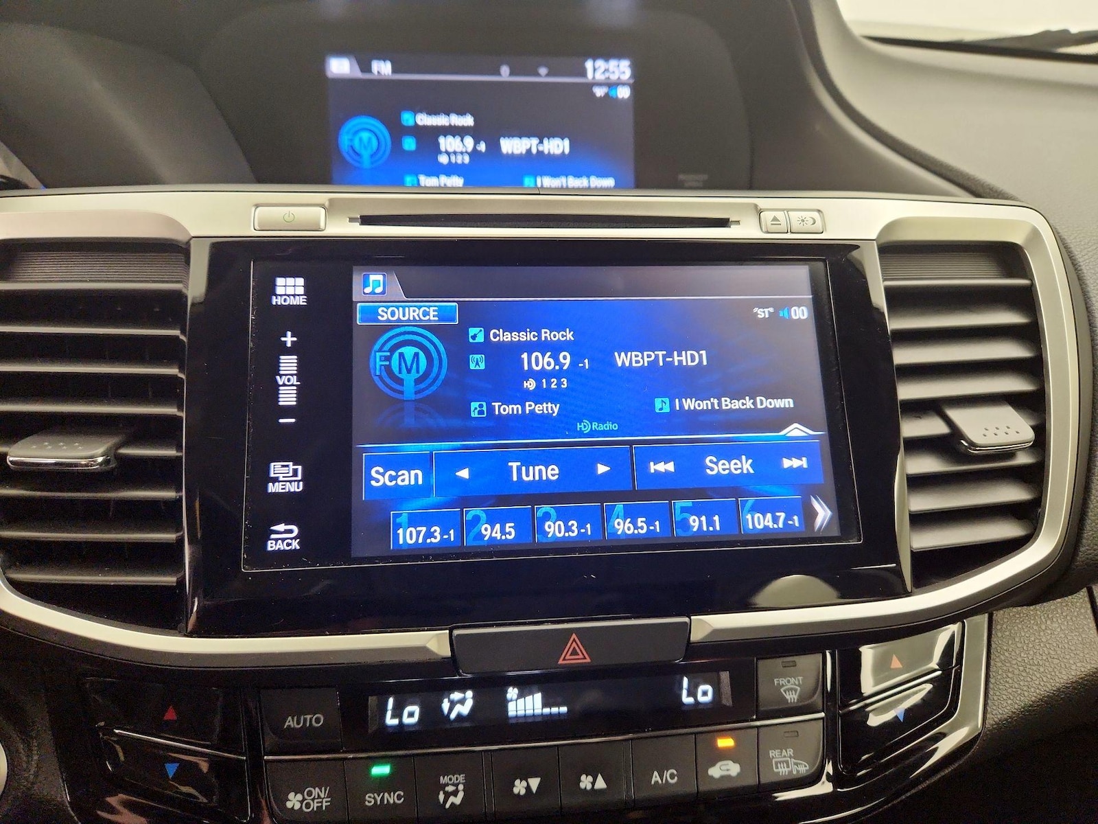 2017 Honda Accord Hybrid EX-L - Photo 16