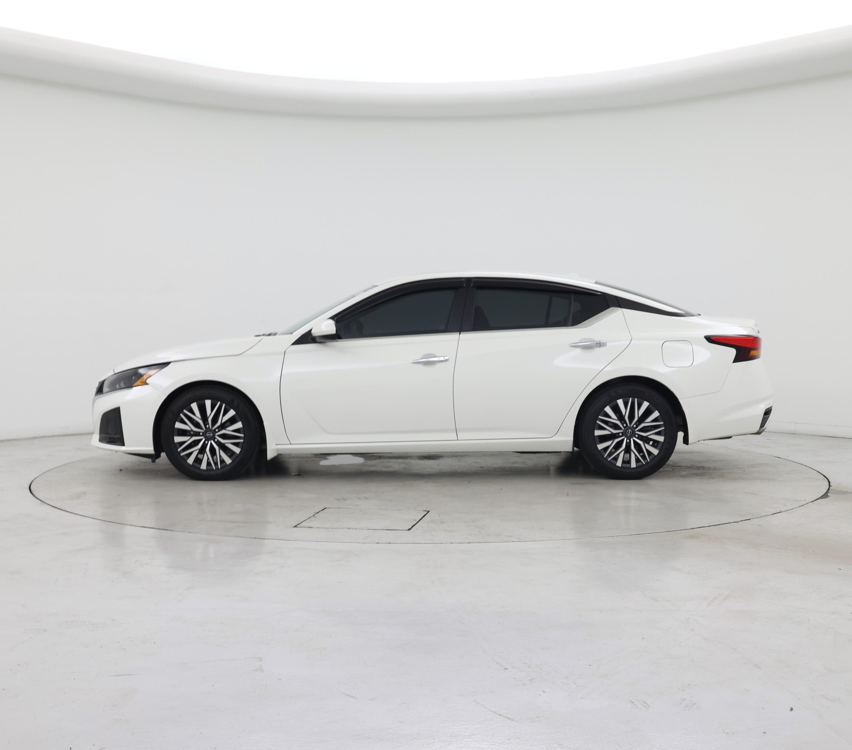 Thumbnail: 2024 Nissan Altima - 3