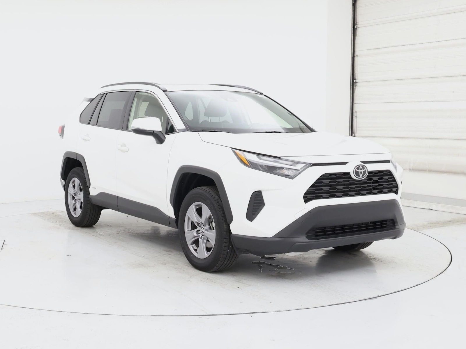 2025 Toyota RAV4 XLE - Photo 2