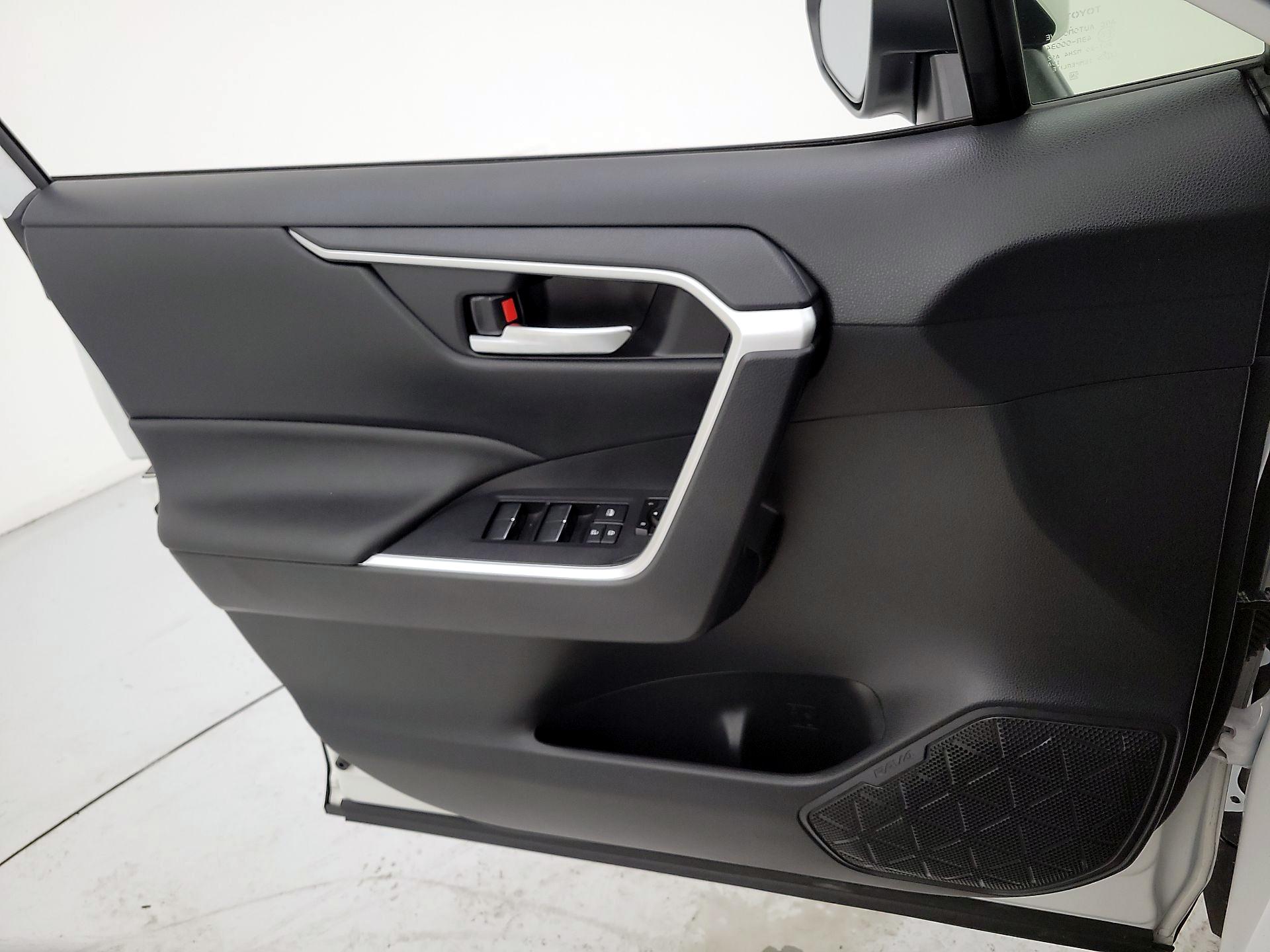Thumbnail: 2025 Toyota RAV4 - 12