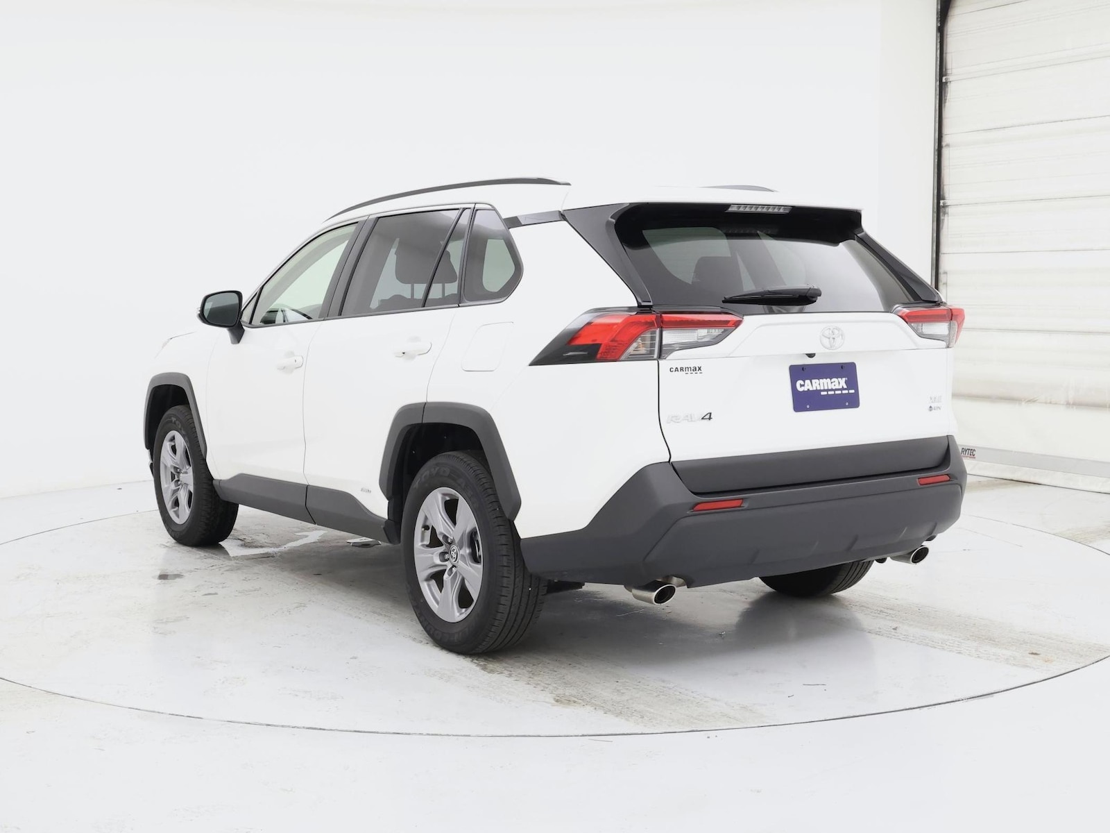 2025 Toyota RAV4 XLE - Photo 3