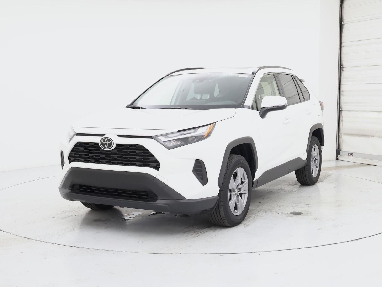 2025 Toyota RAV4 XLE - Photo 5