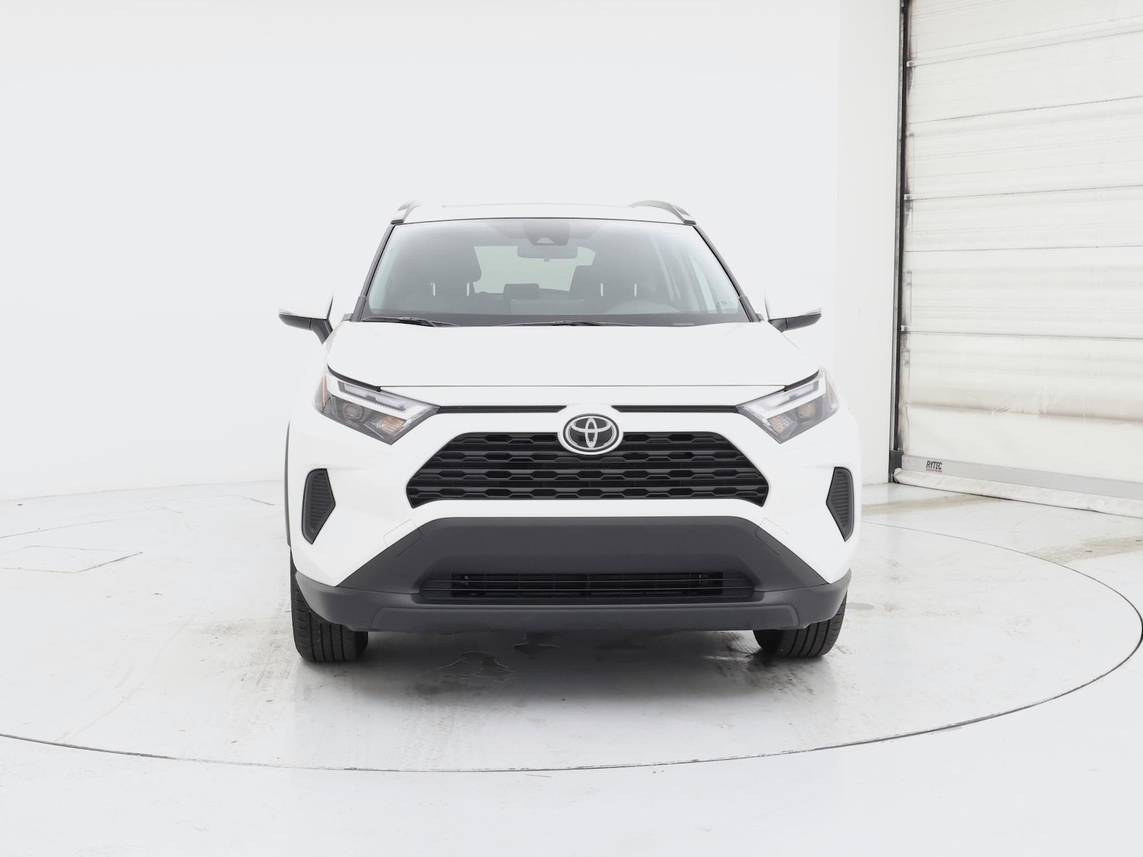 2025 Toyota RAV4 XLE - Photo 6
