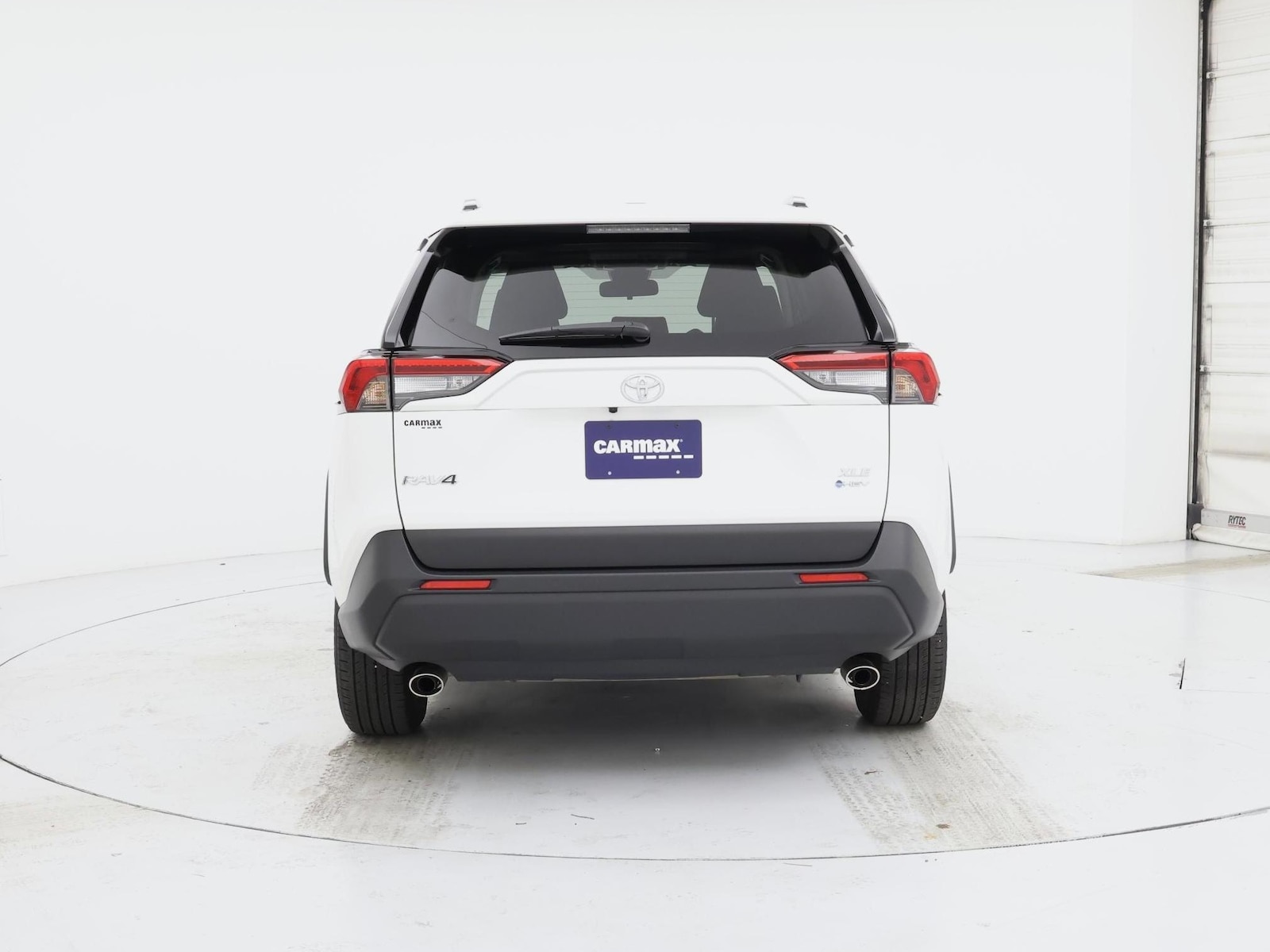 2025 Toyota RAV4 XLE - Photo 7