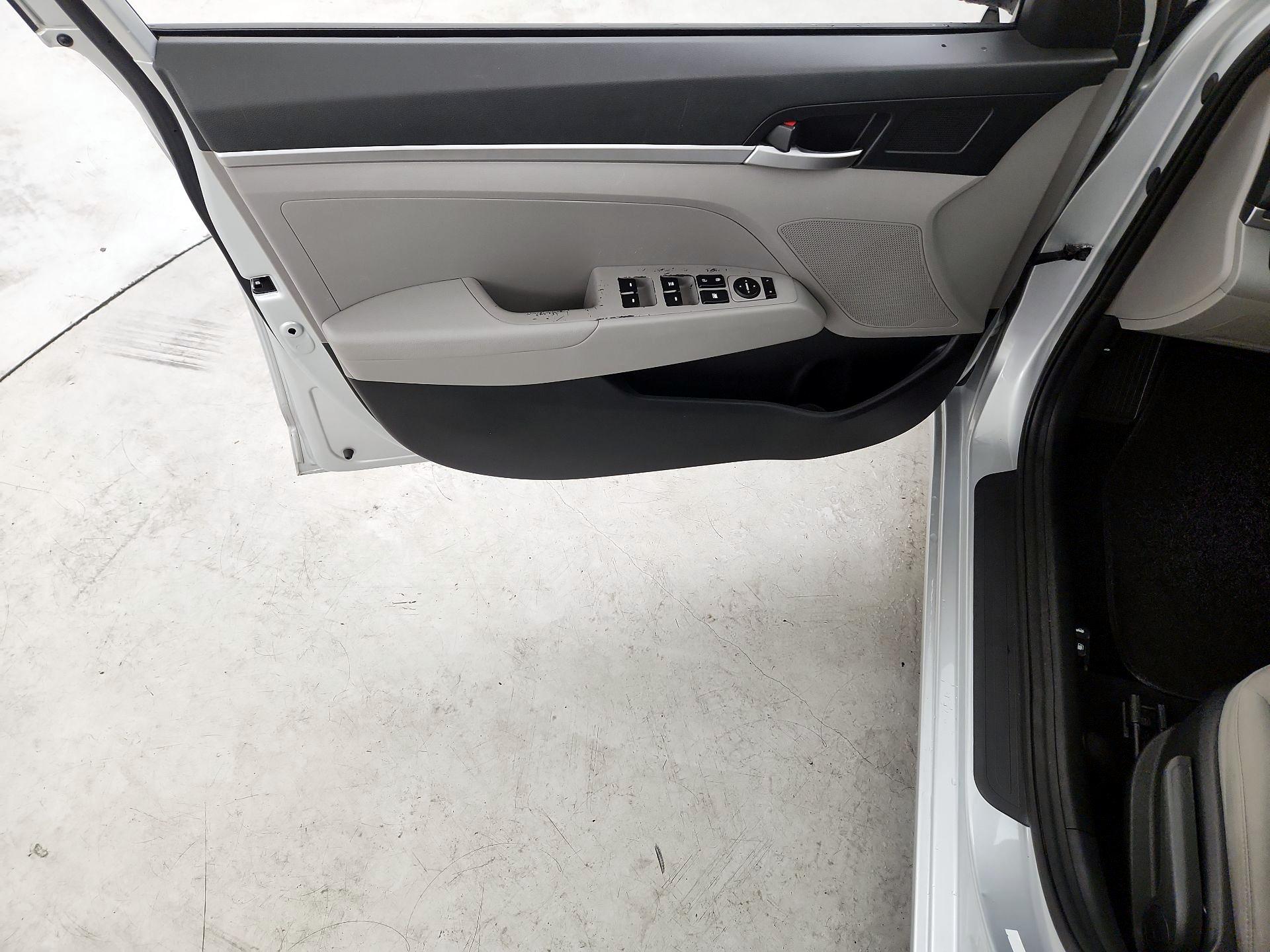 Thumbnail: 2019 Hyundai Elantra - 12