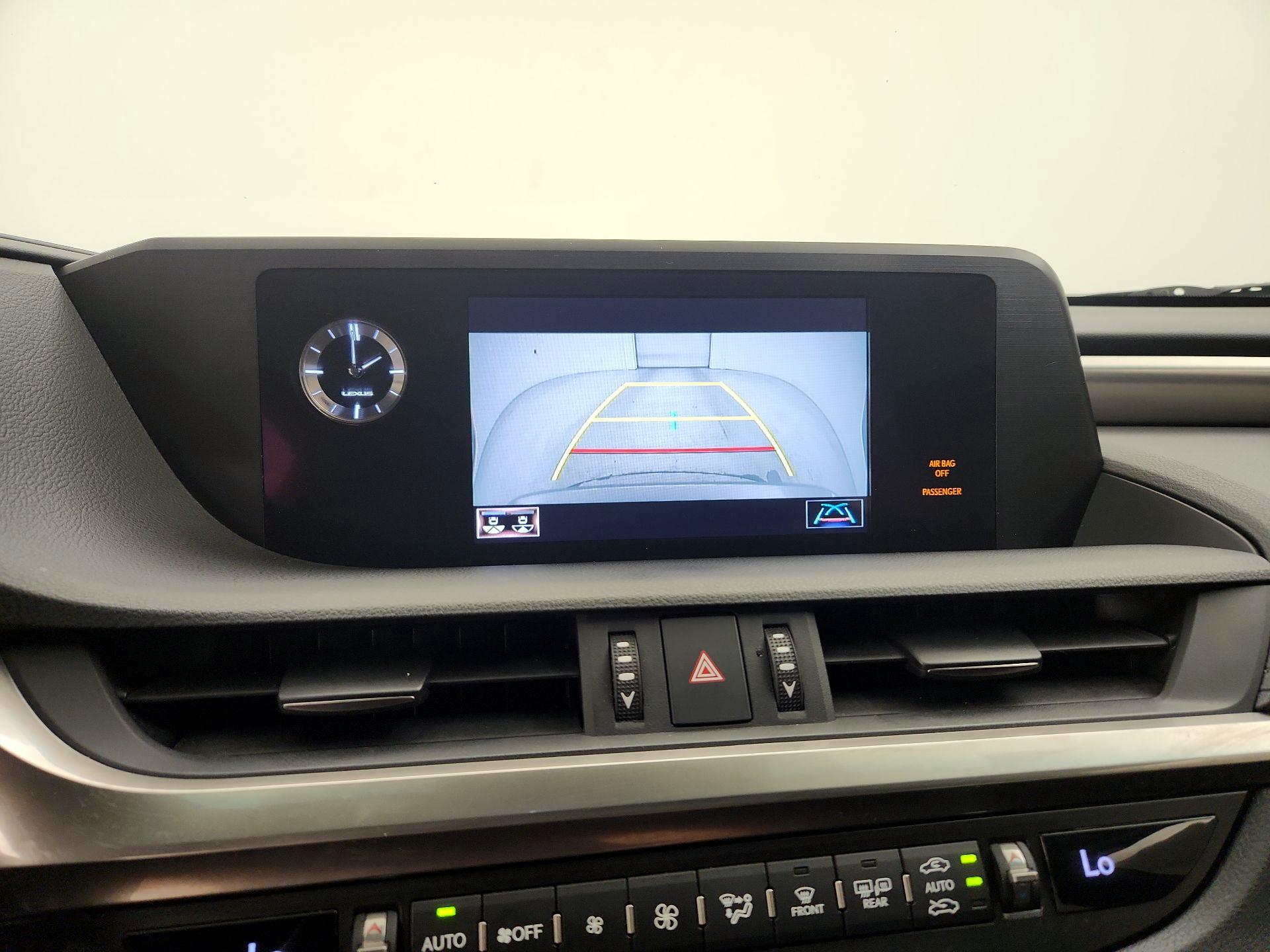 Thumbnail: 2020 Lexus ES - 14