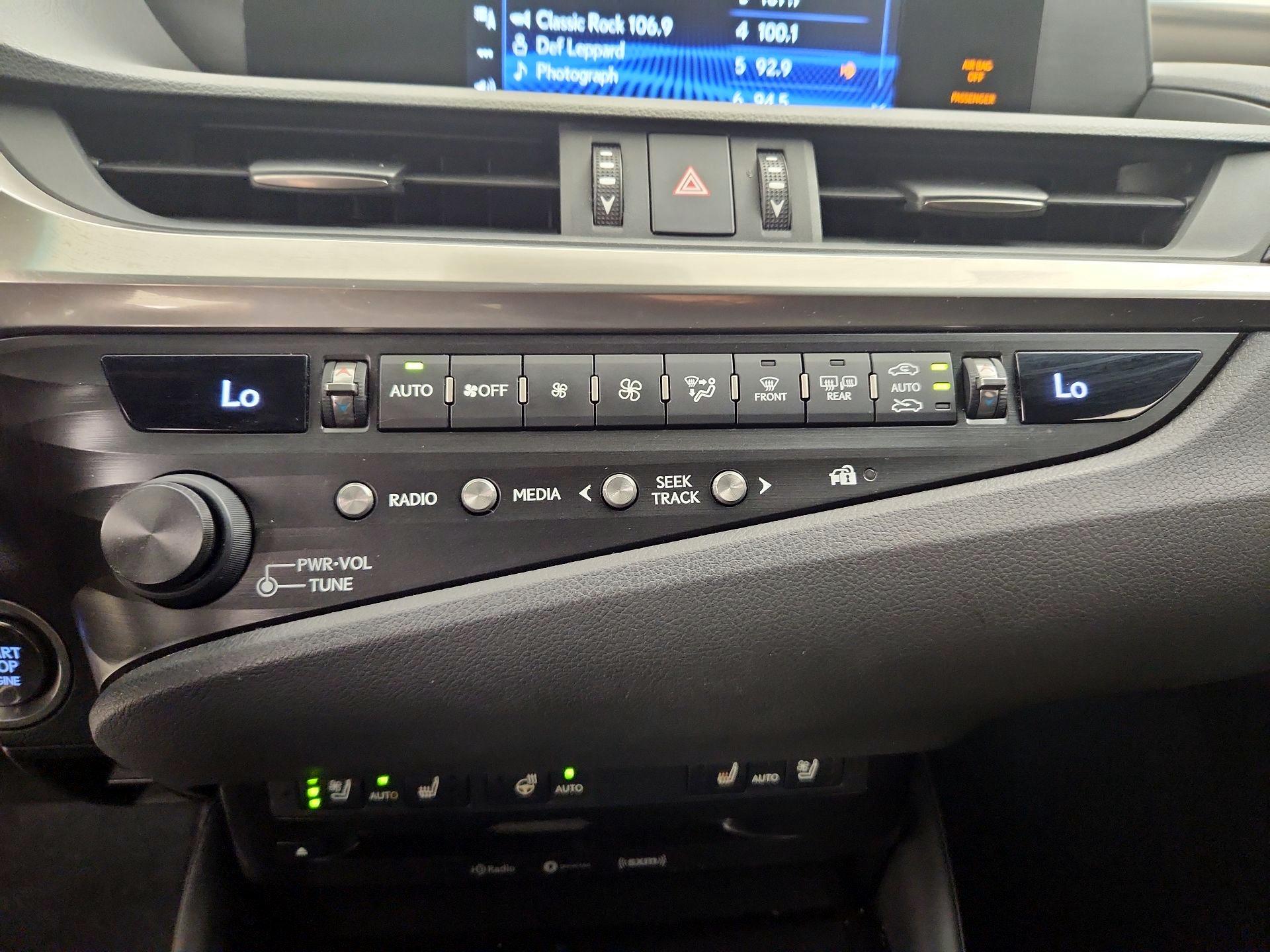 Thumbnail: 2020 Lexus ES - 16