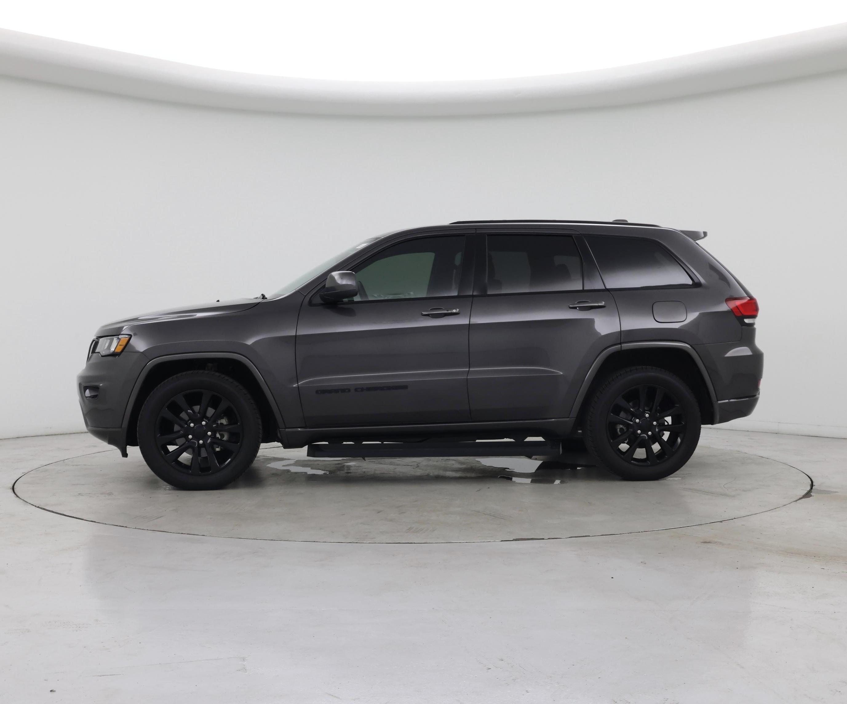 Thumbnail: 2018 Jeep Grand Cherokee - 3