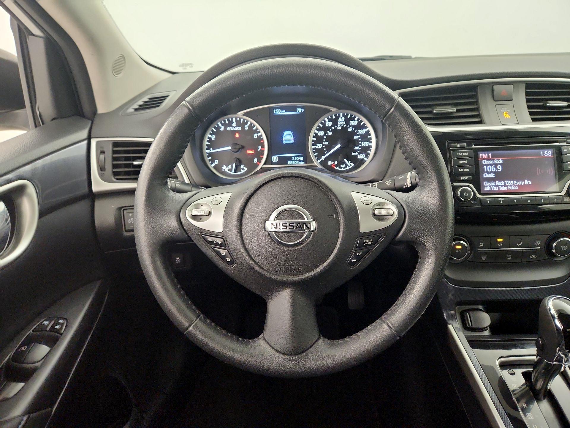 Thumbnail: 2016 Nissan Sentra - 10