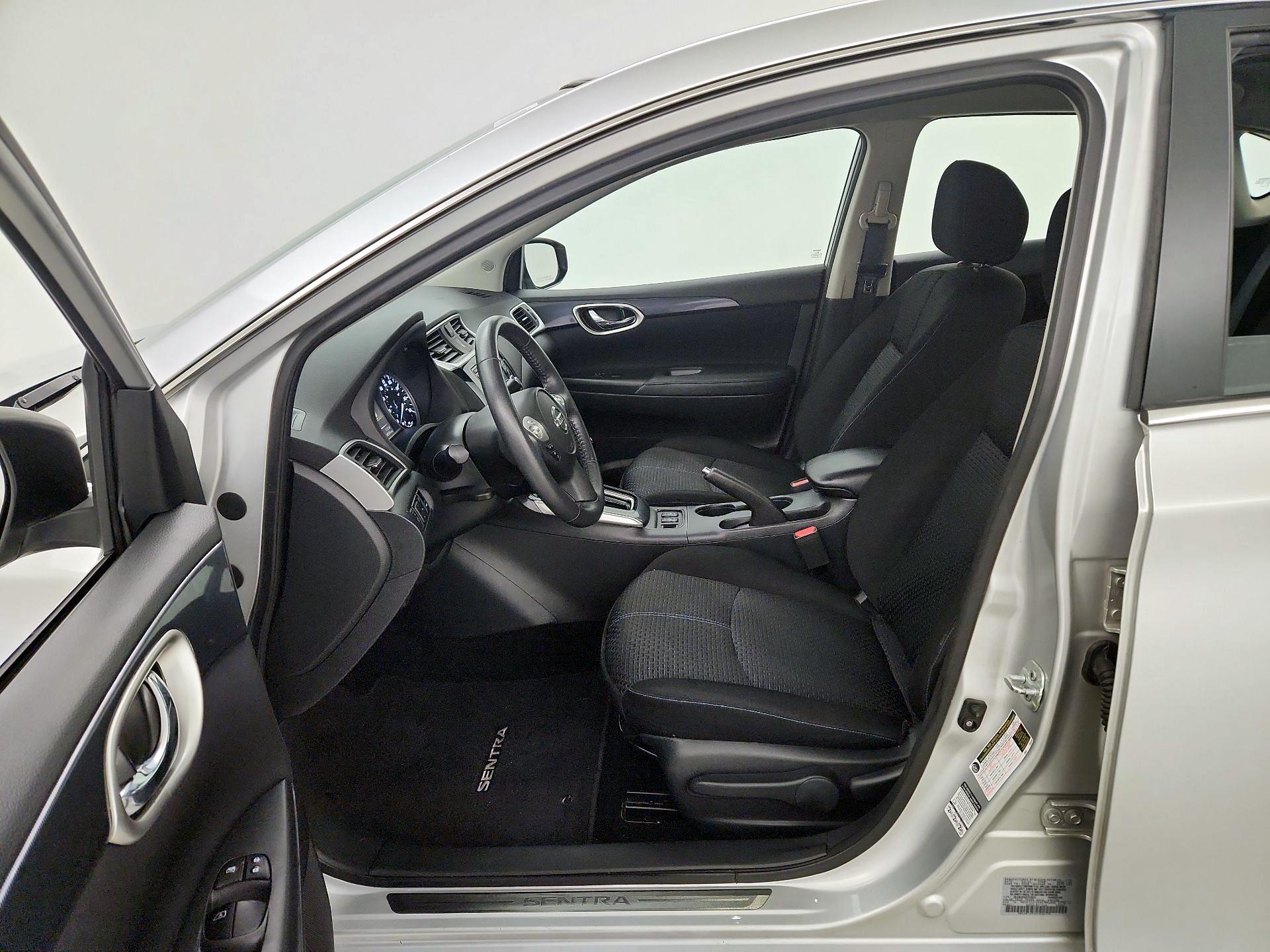 Thumbnail: 2016 Nissan Sentra - 11