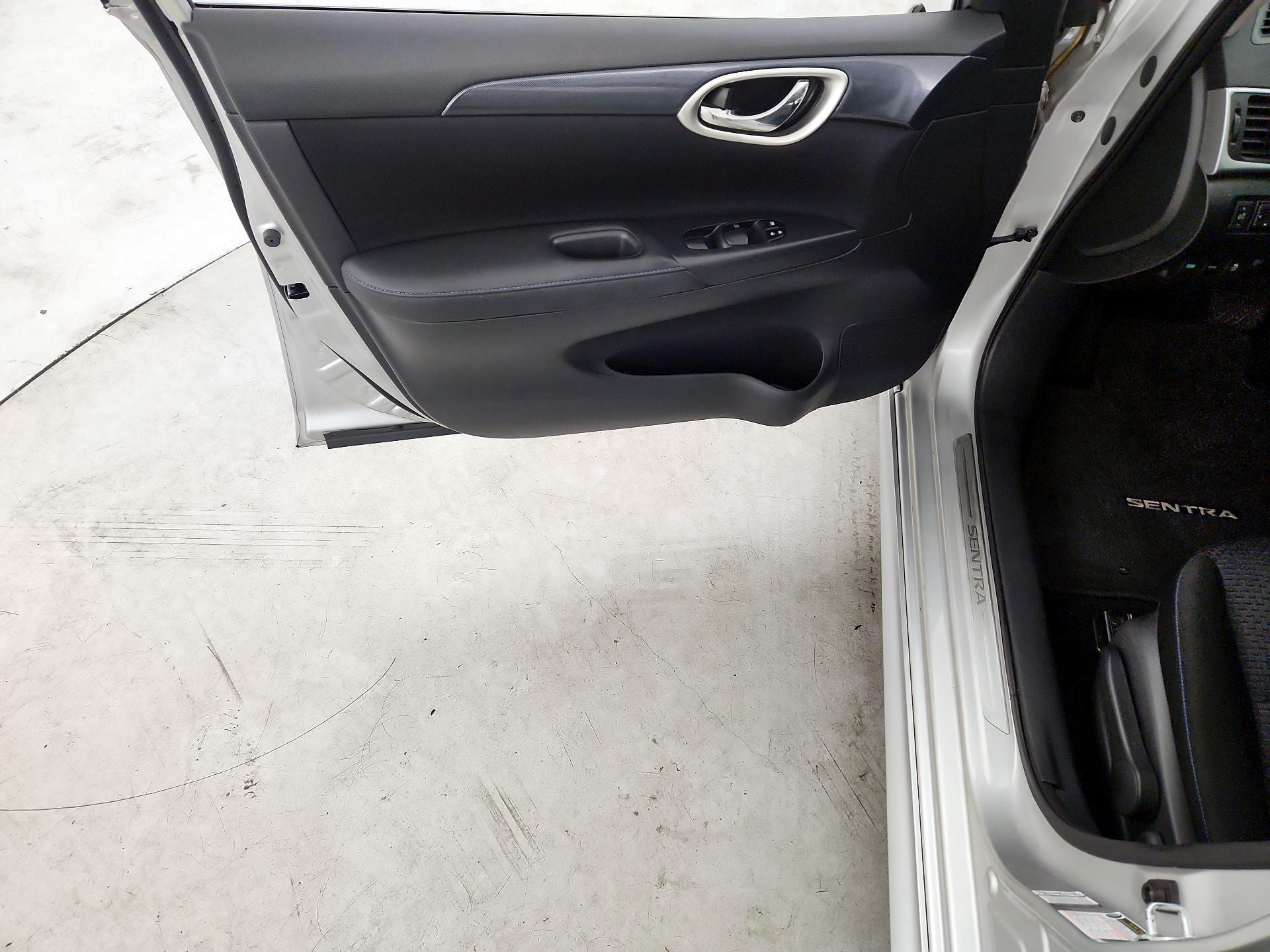 Thumbnail: 2016 Nissan Sentra - 12
