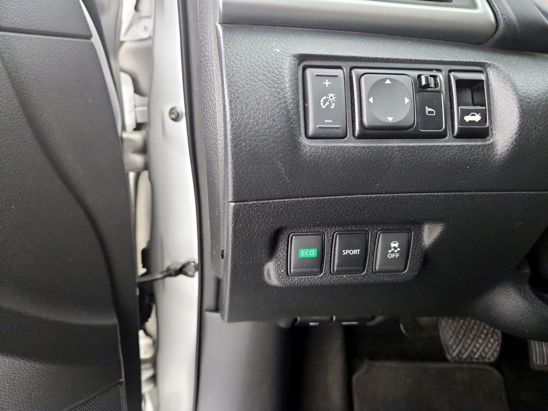 Thumbnail: 2016 Nissan Sentra - 13