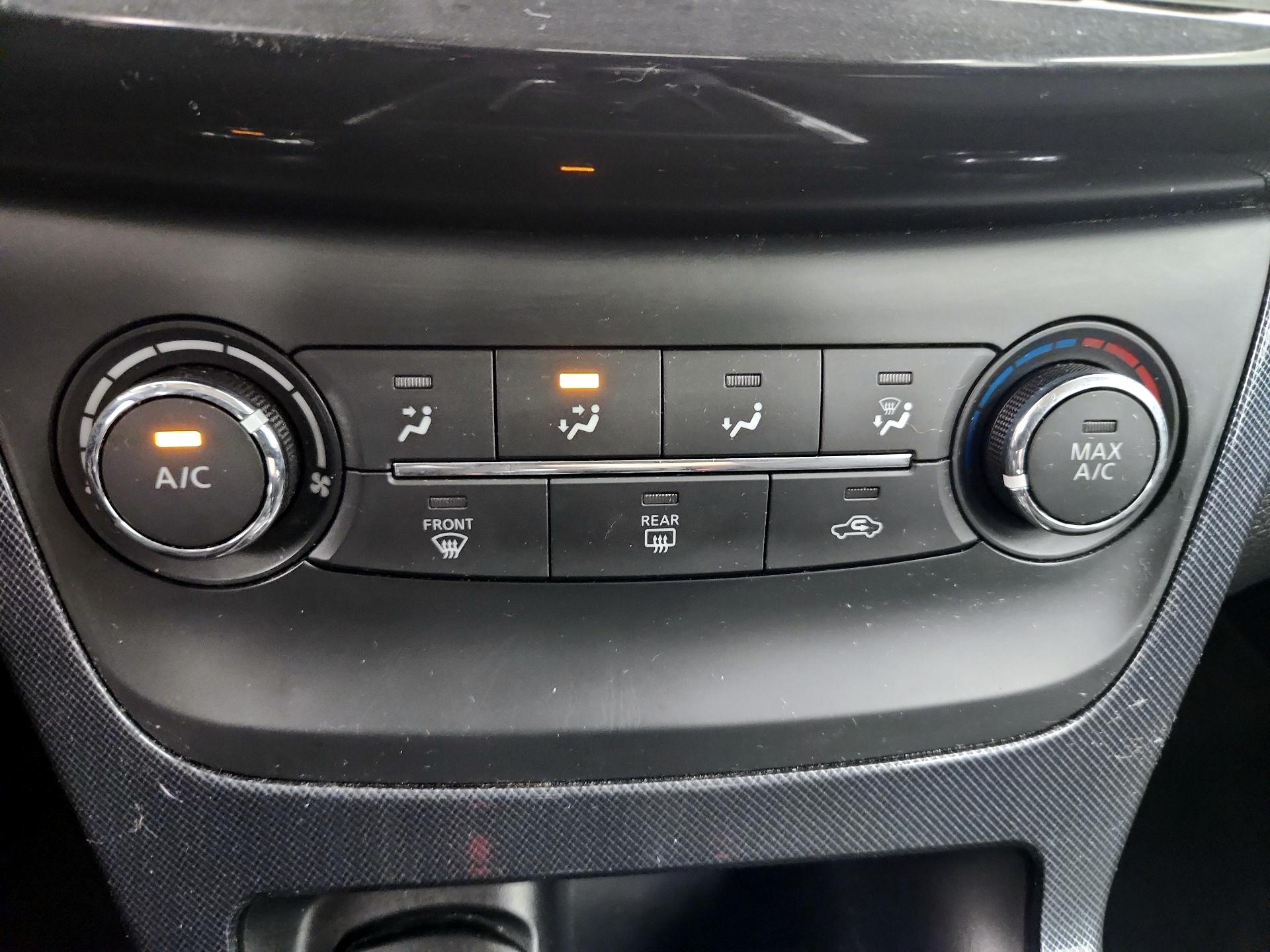 Thumbnail: 2016 Nissan Sentra - 16