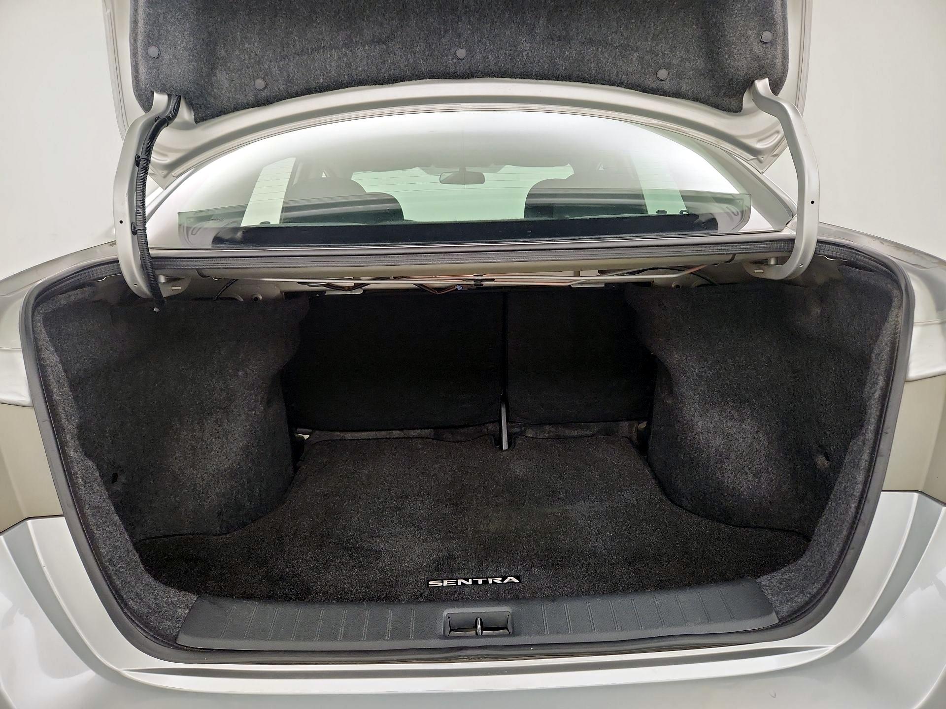 Thumbnail: 2016 Nissan Sentra - 20