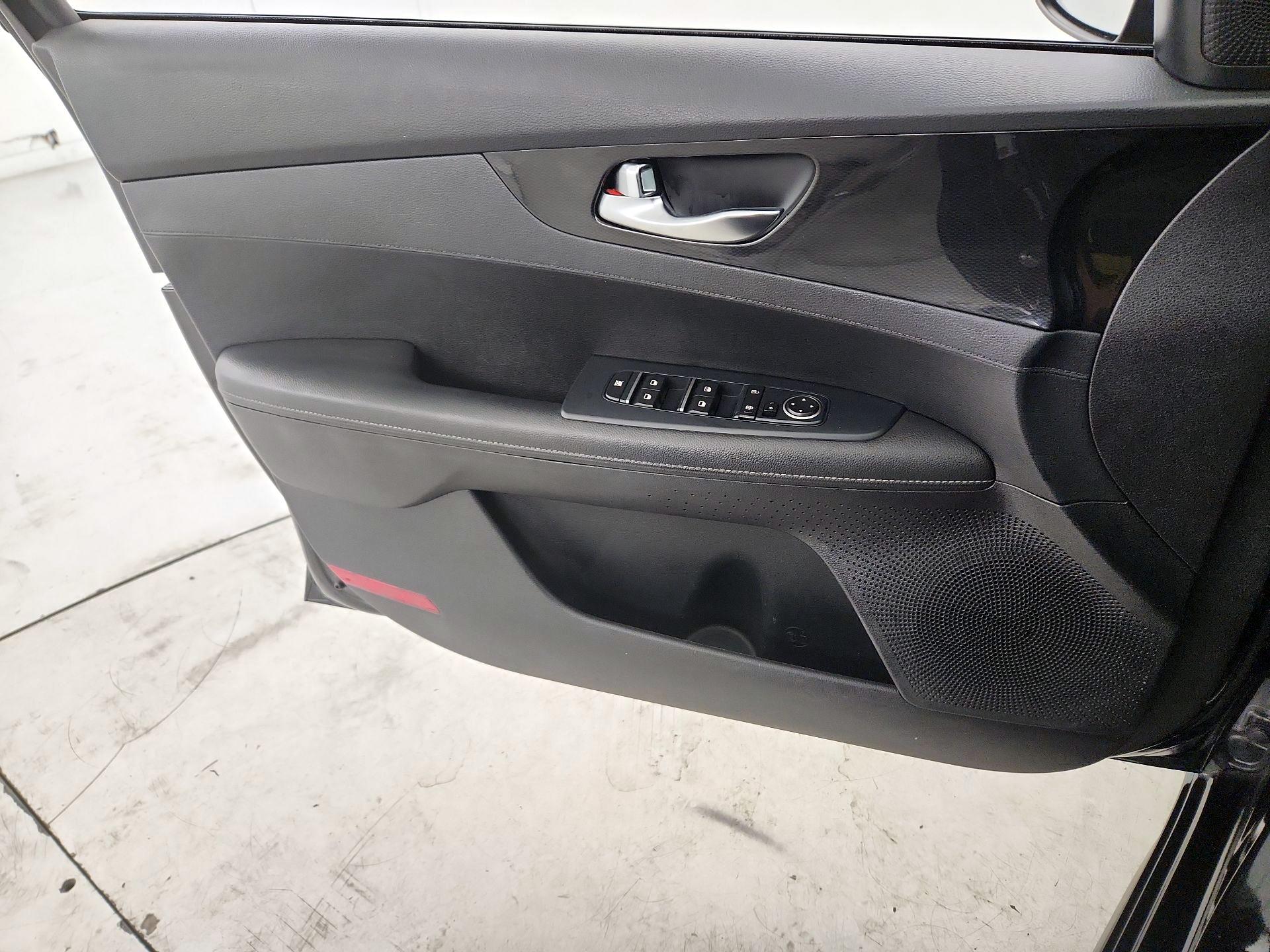 Thumbnail: 2020 Kia Forte - 12