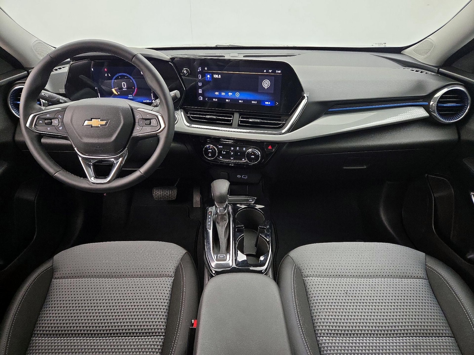 2025 Chevrolet Trax LT - Photo 10