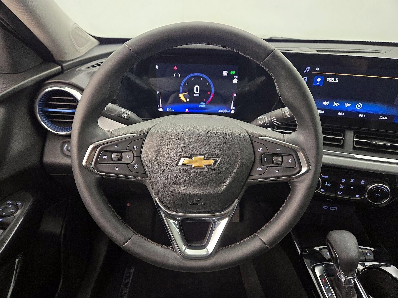2025 Chevrolet Trax LT - Photo 11