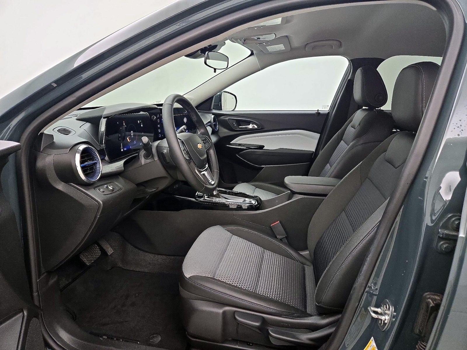 2025 Chevrolet Trax LT - Photo 12