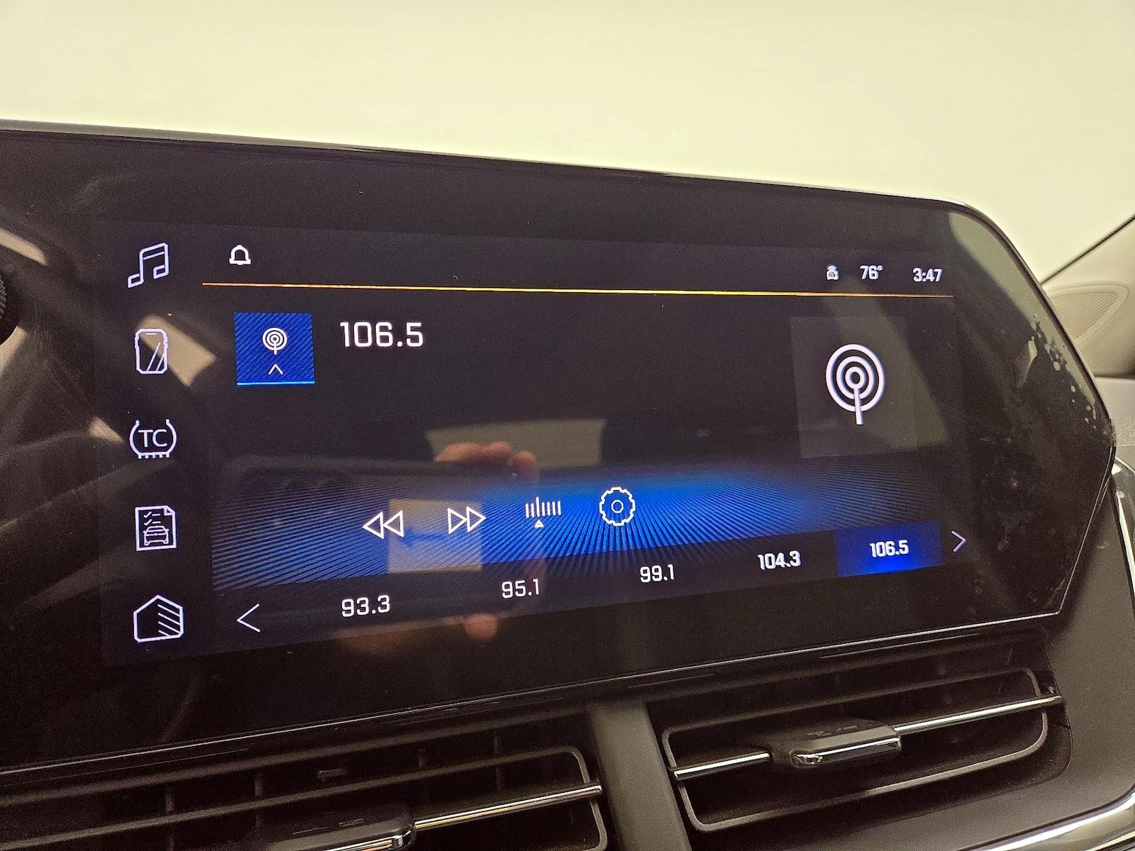 2025 Chevrolet Trax LT - Photo 16