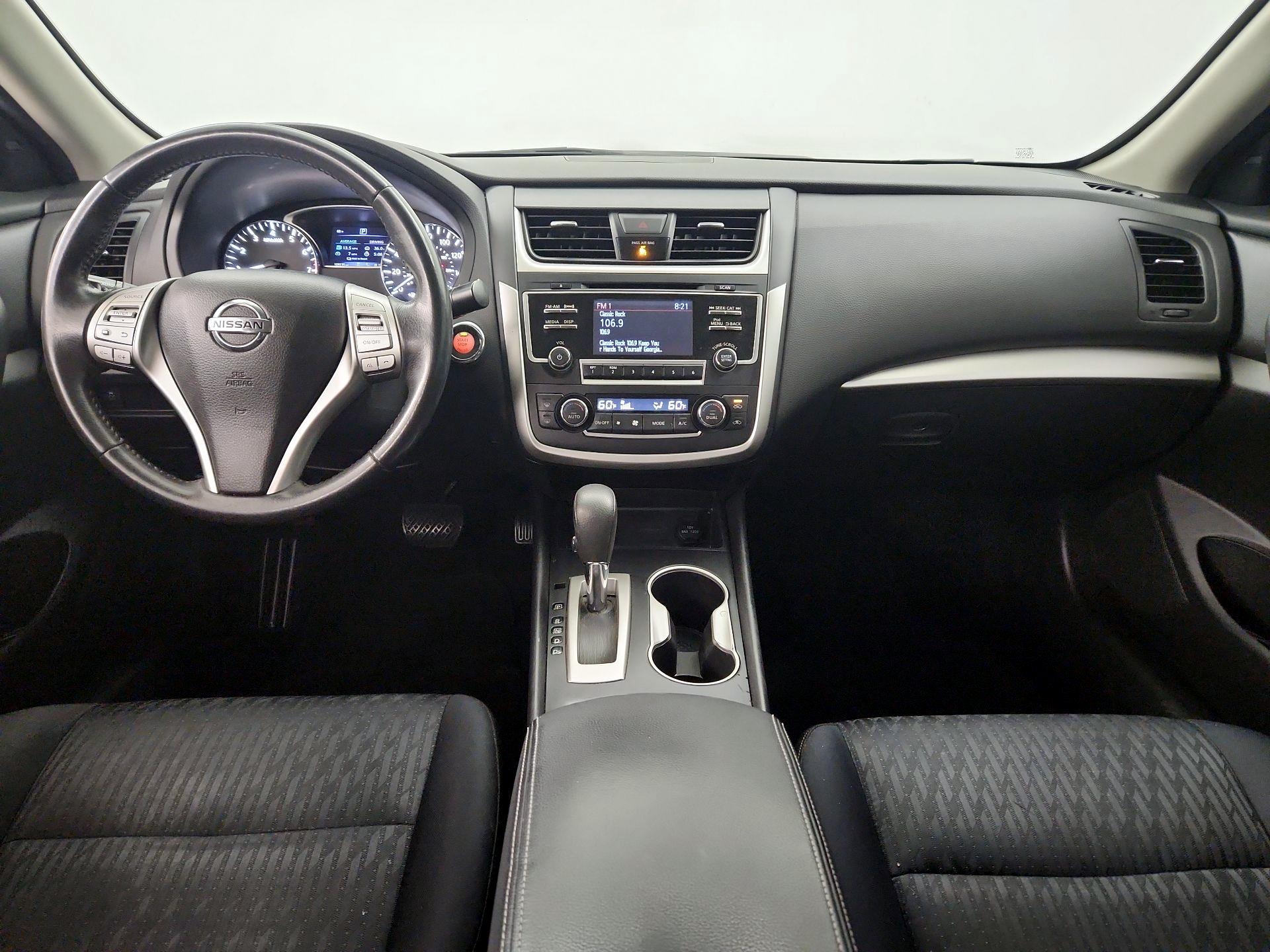 Thumbnail: 2017 Nissan Altima - 9
