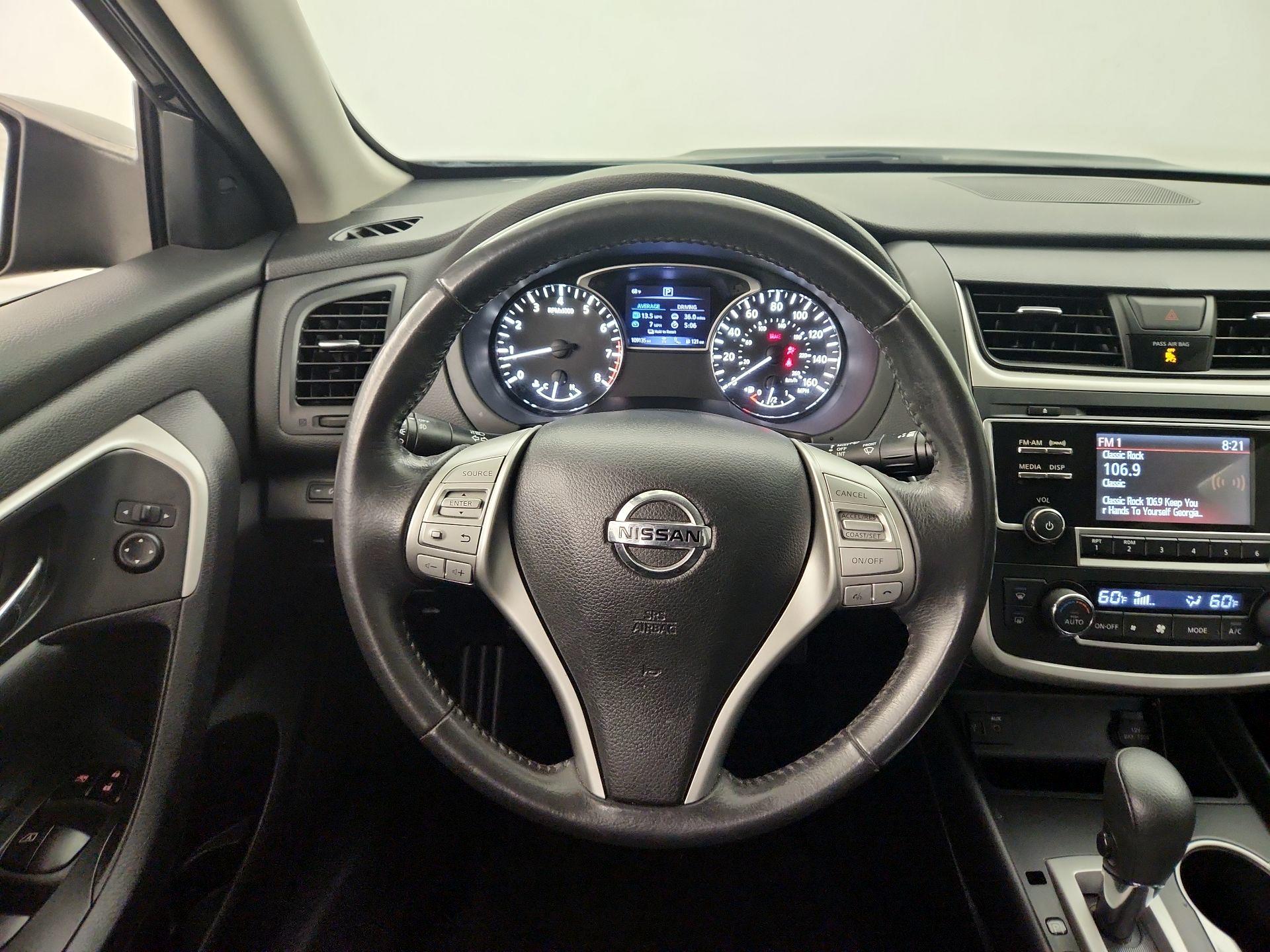 Thumbnail: 2017 Nissan Altima - 10