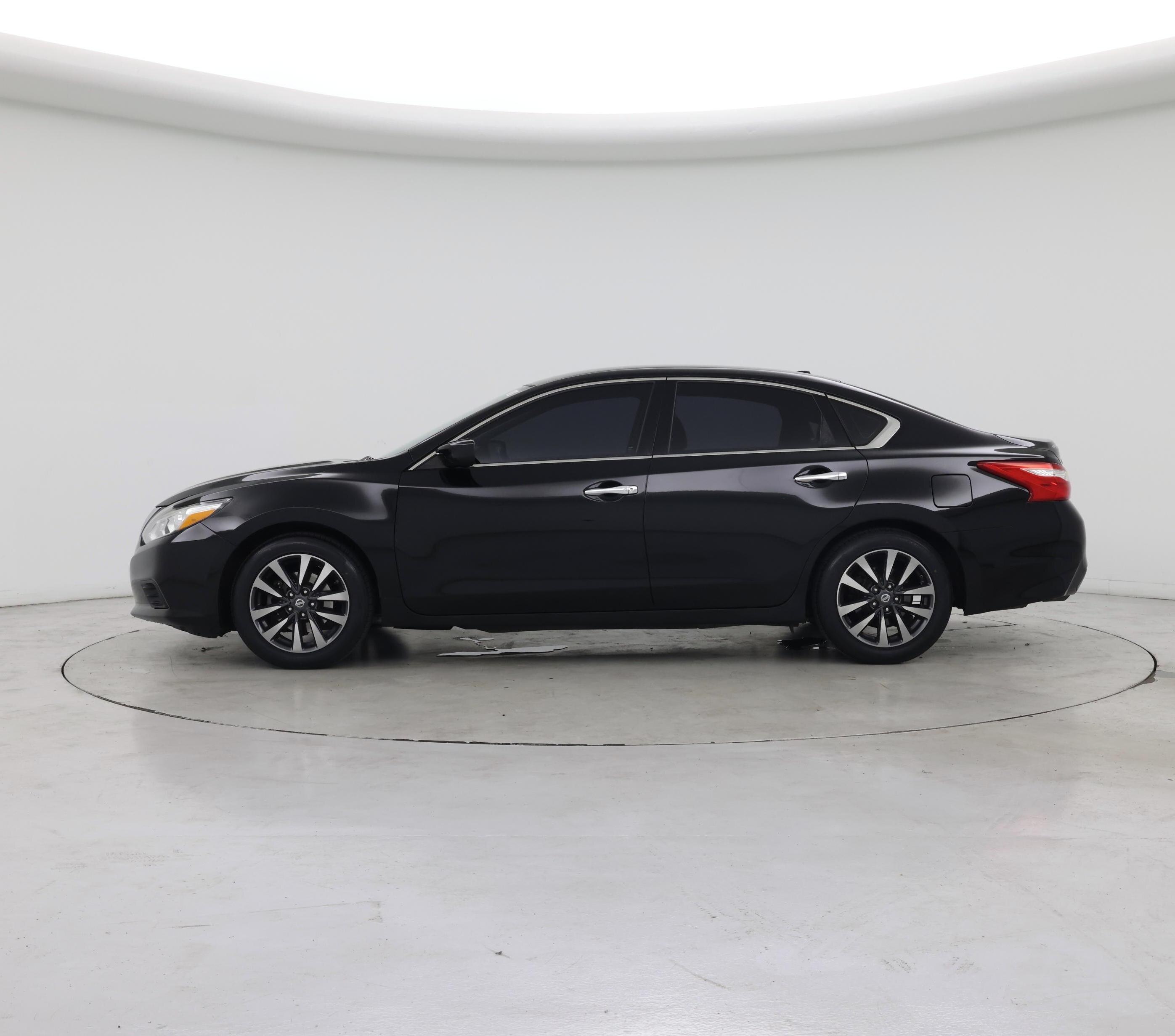 Thumbnail: 2017 Nissan Altima - 3