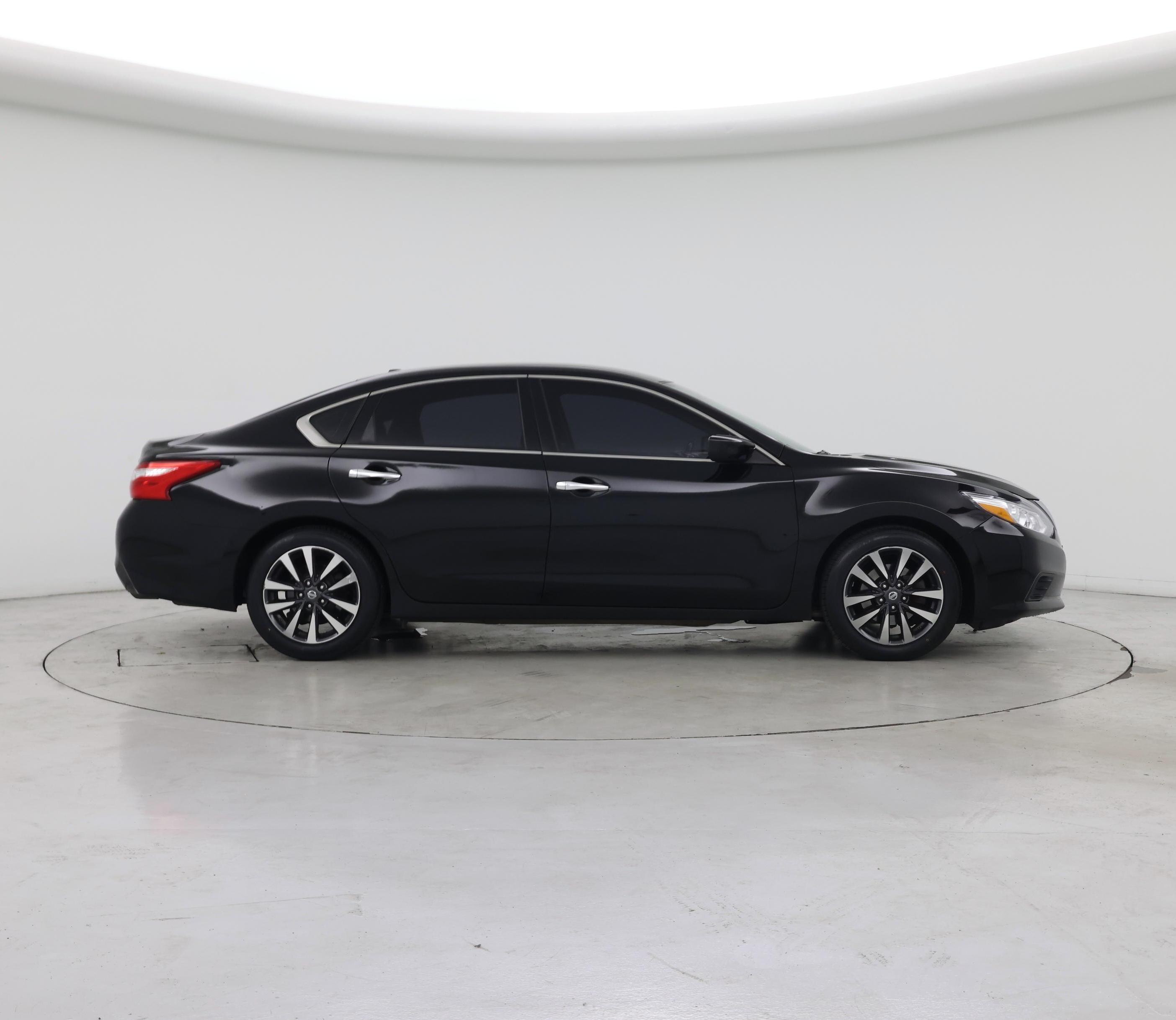 Thumbnail: 2017 Nissan Altima - 7