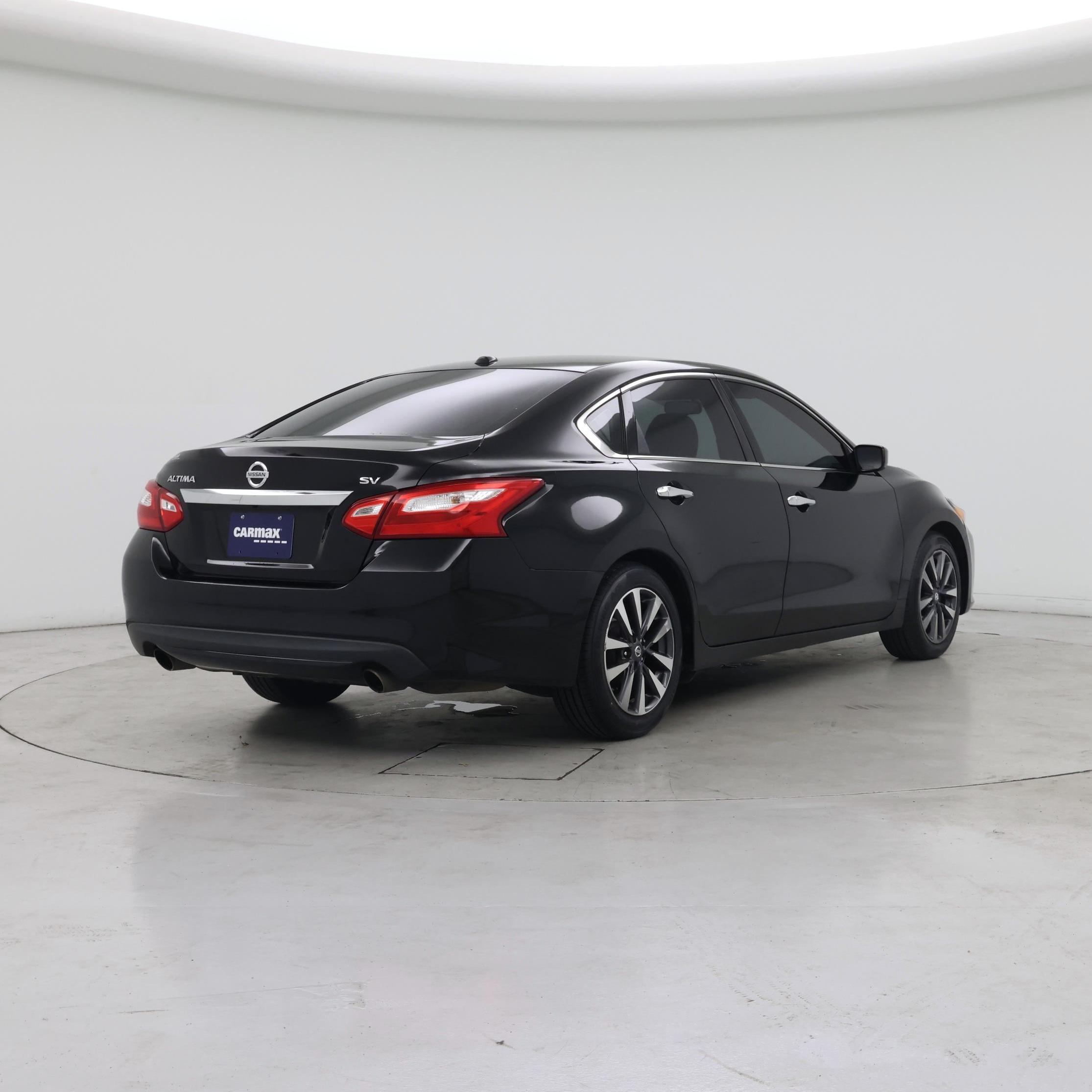Thumbnail: 2017 Nissan Altima - 8