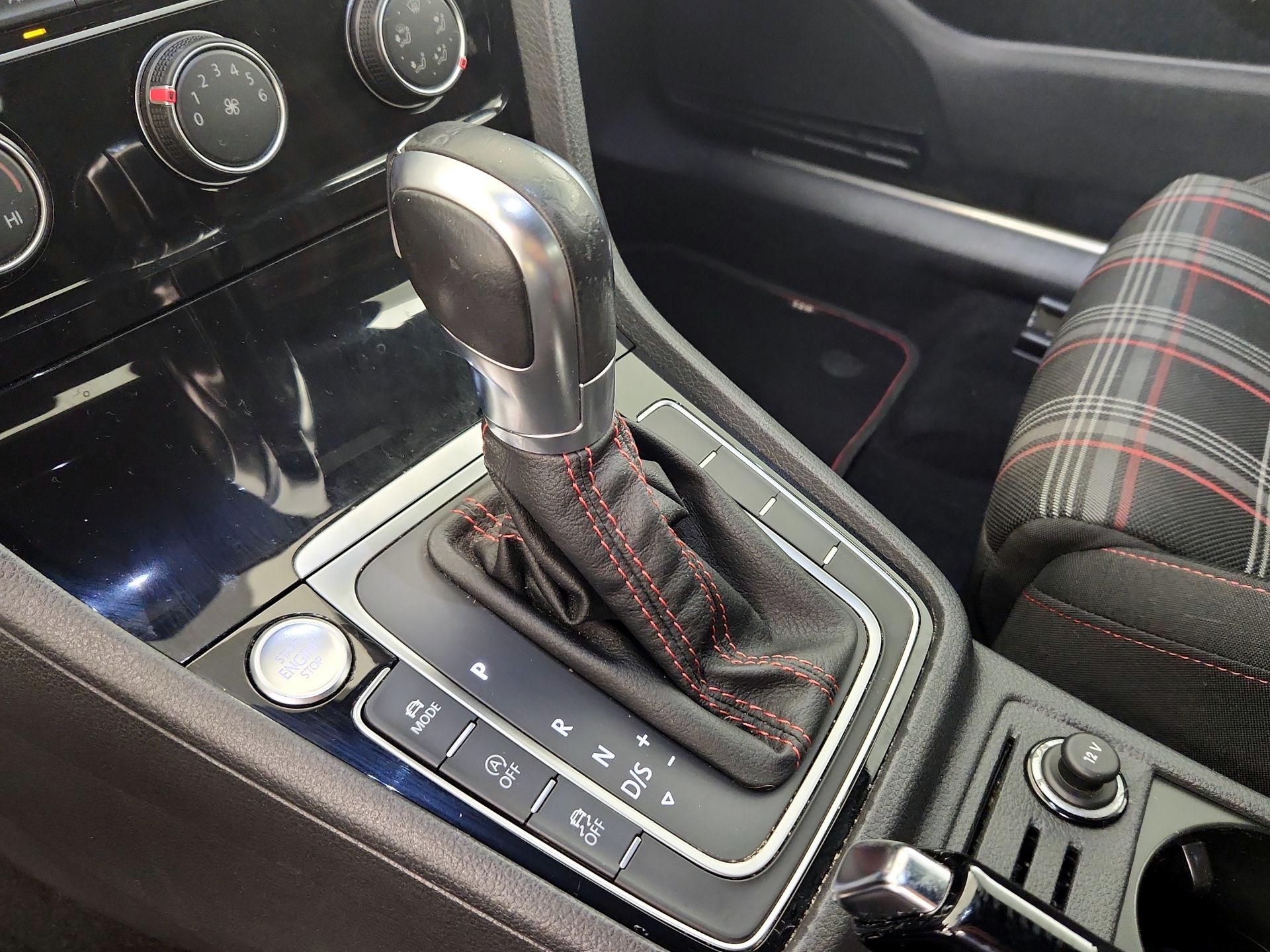 Thumbnail: 2019 Volkswagen Golf - 15