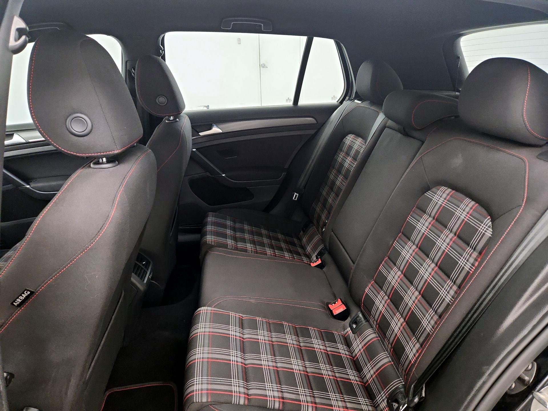Thumbnail: 2019 Volkswagen Golf - 17