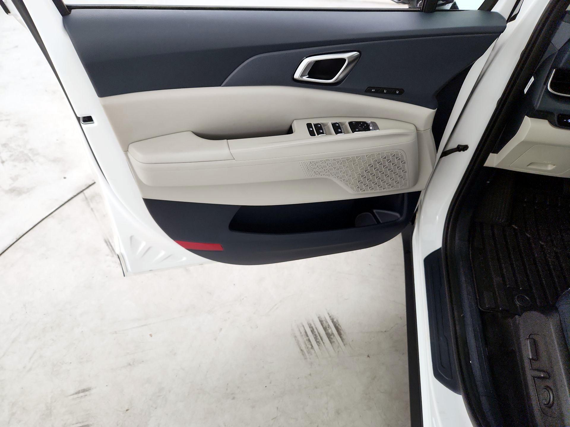 Thumbnail: 2026 Kia Carnival - 12