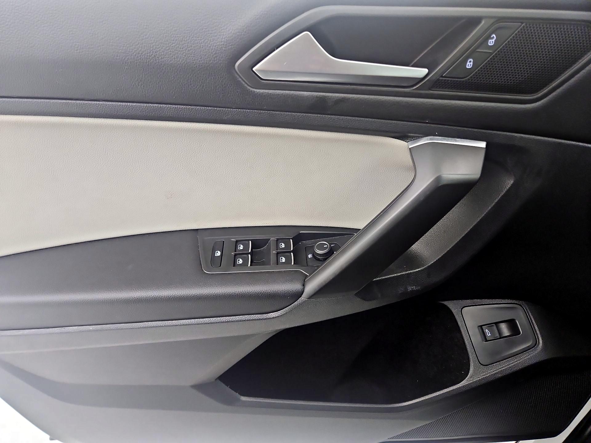 Thumbnail: 2021 Volkswagen Tiguan - 12