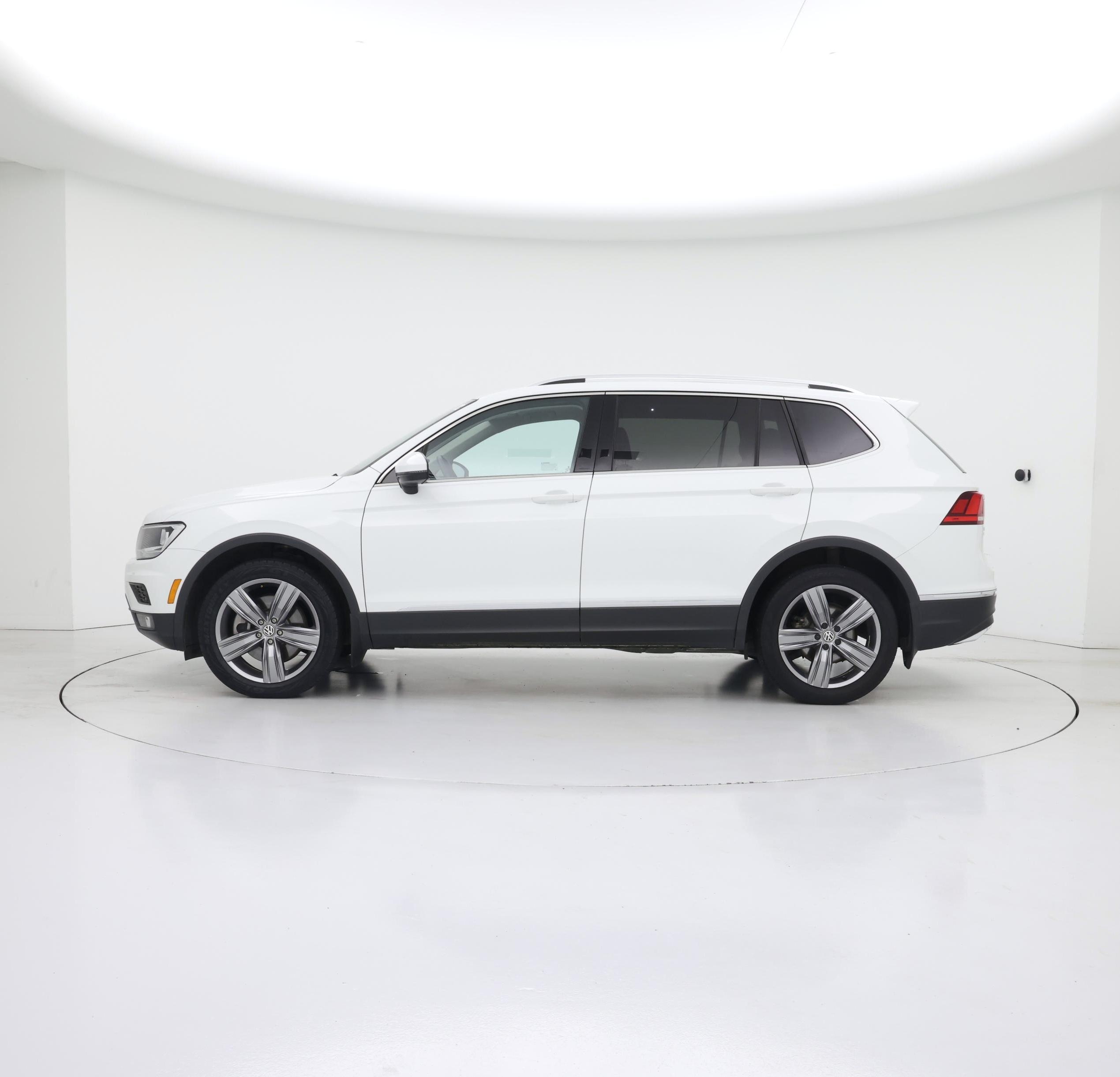 Thumbnail: 2021 Volkswagen Tiguan - 3