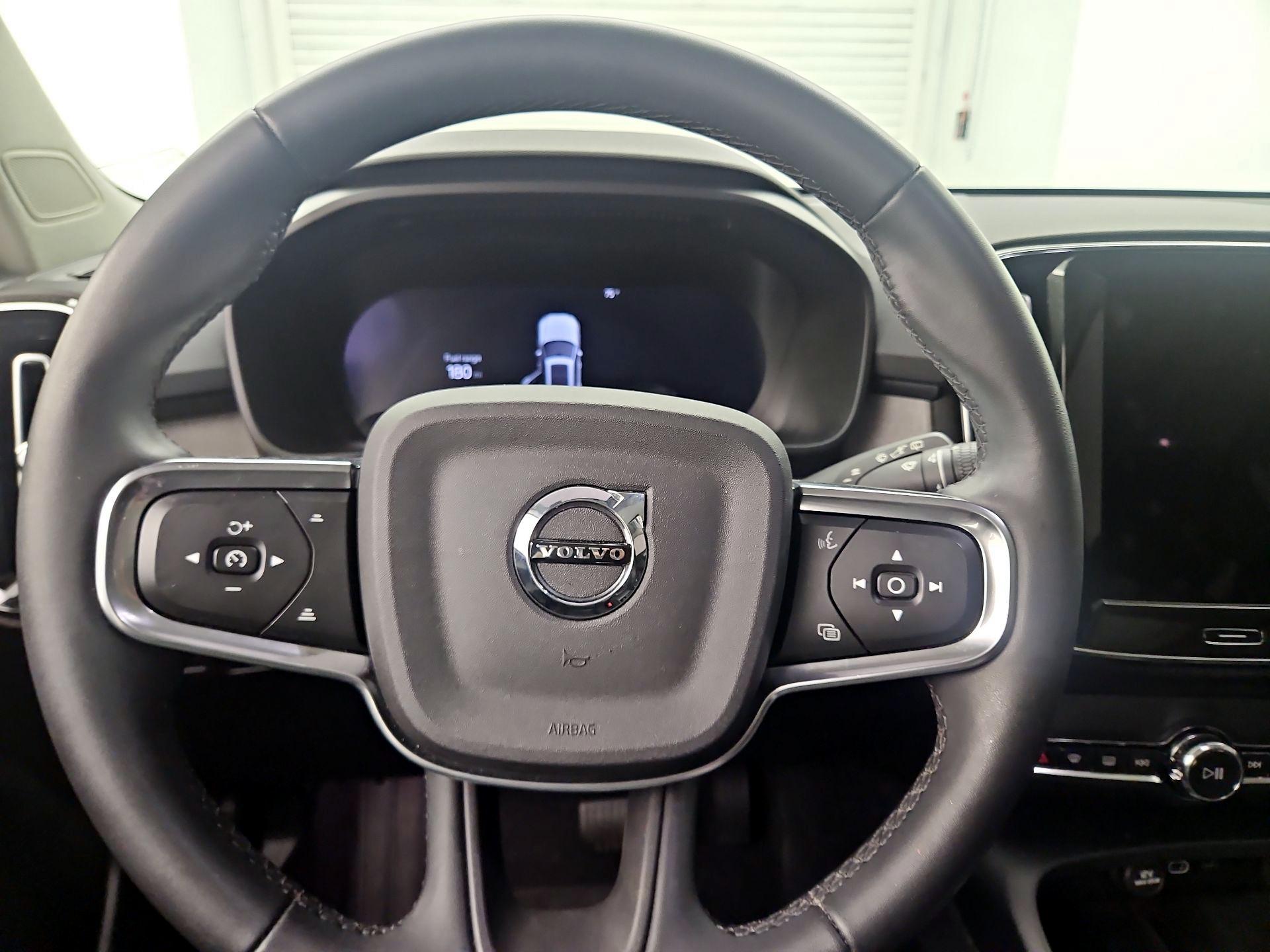 Thumbnail: 2023 Volvo XC40 - 10