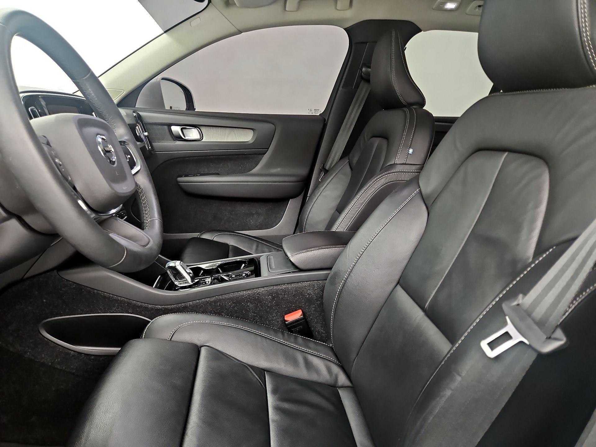 Thumbnail: 2023 Volvo XC40 - 11