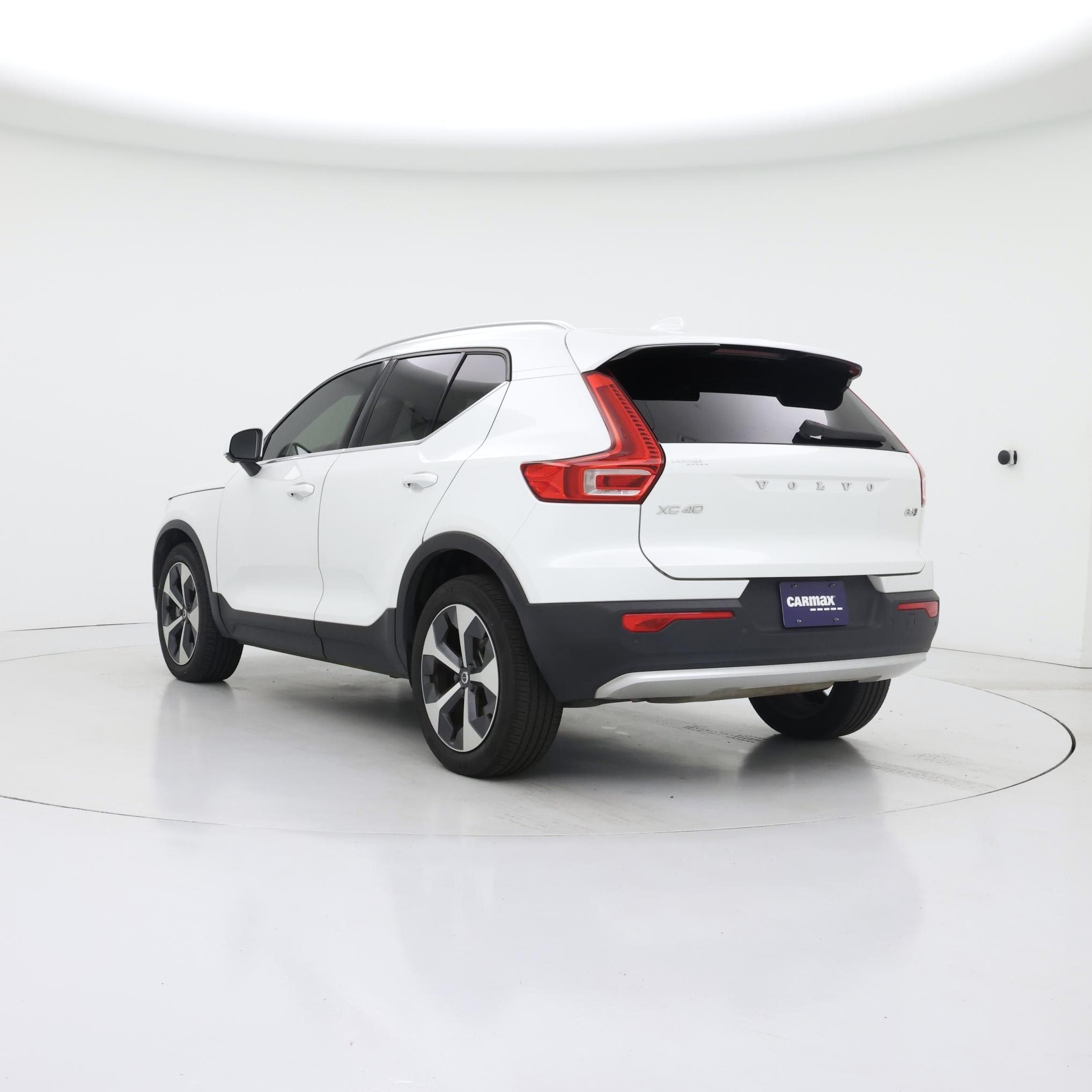 Thumbnail: 2023 Volvo XC40 - 2