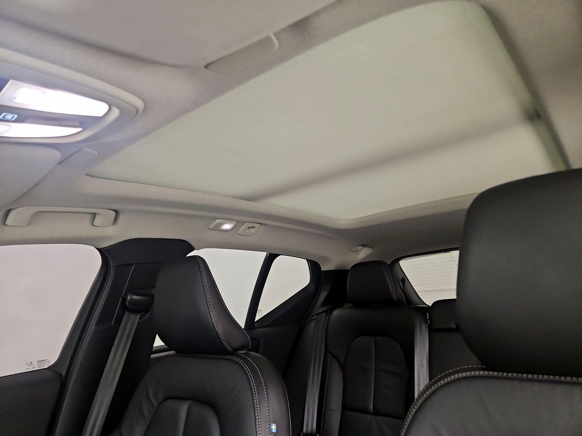 Thumbnail: 2023 Volvo XC40 - 20