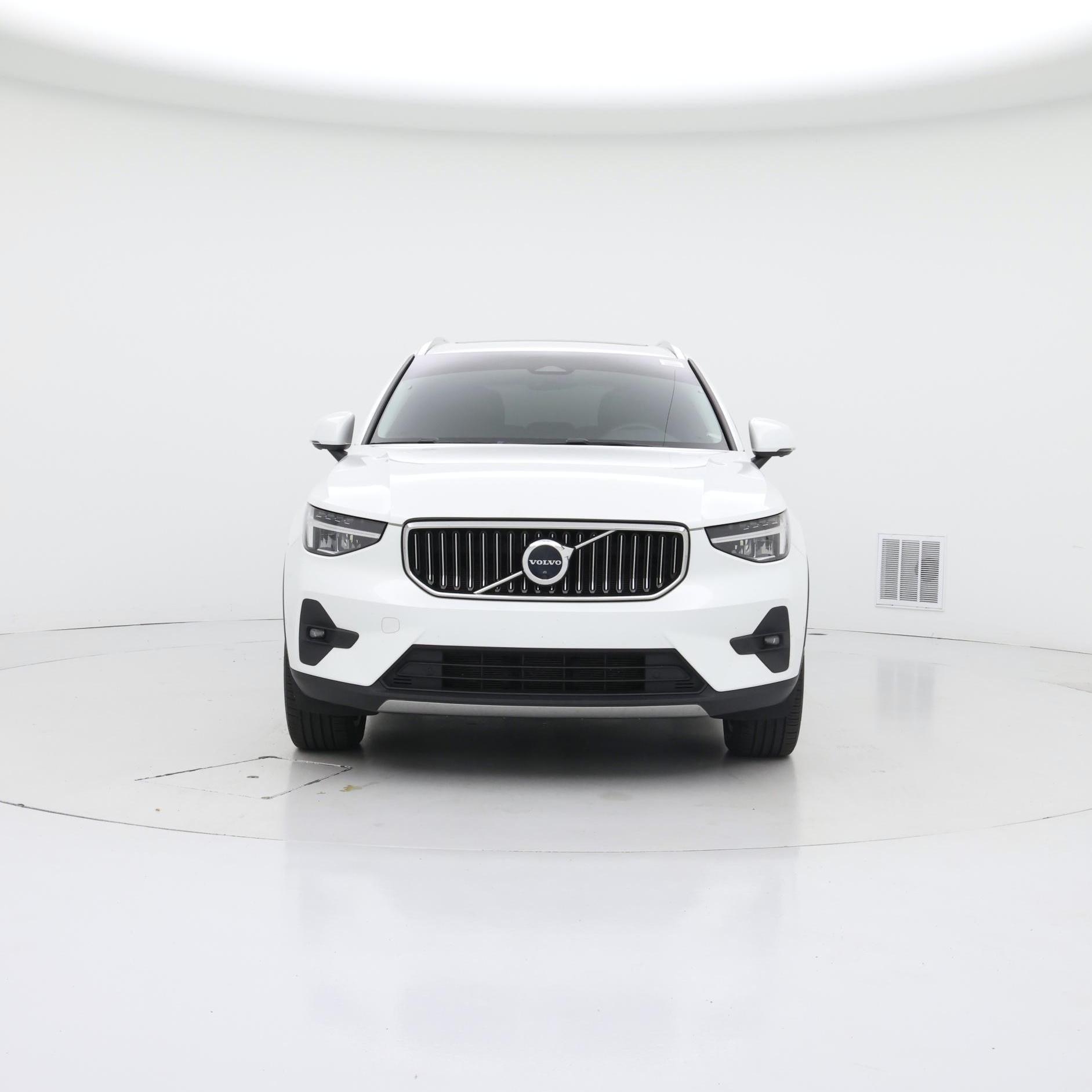 Thumbnail: 2023 Volvo XC40 - 5