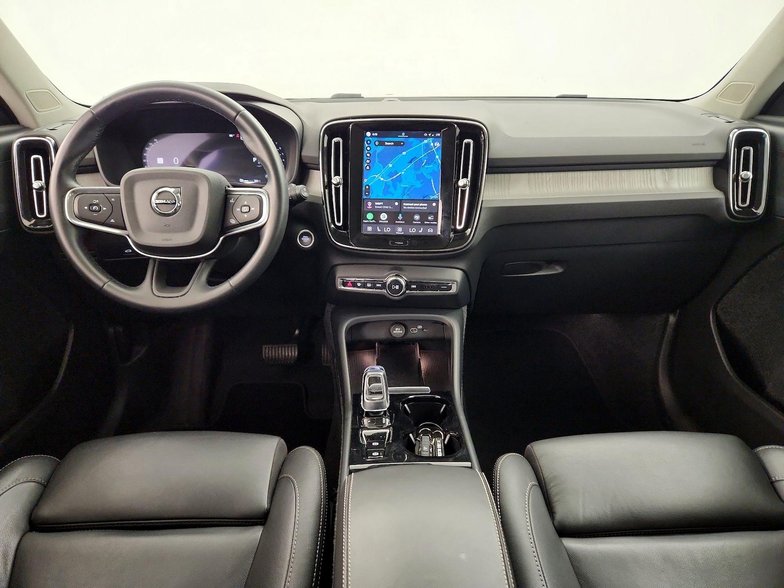 2025 Volvo XC40 Plus - Photo 10