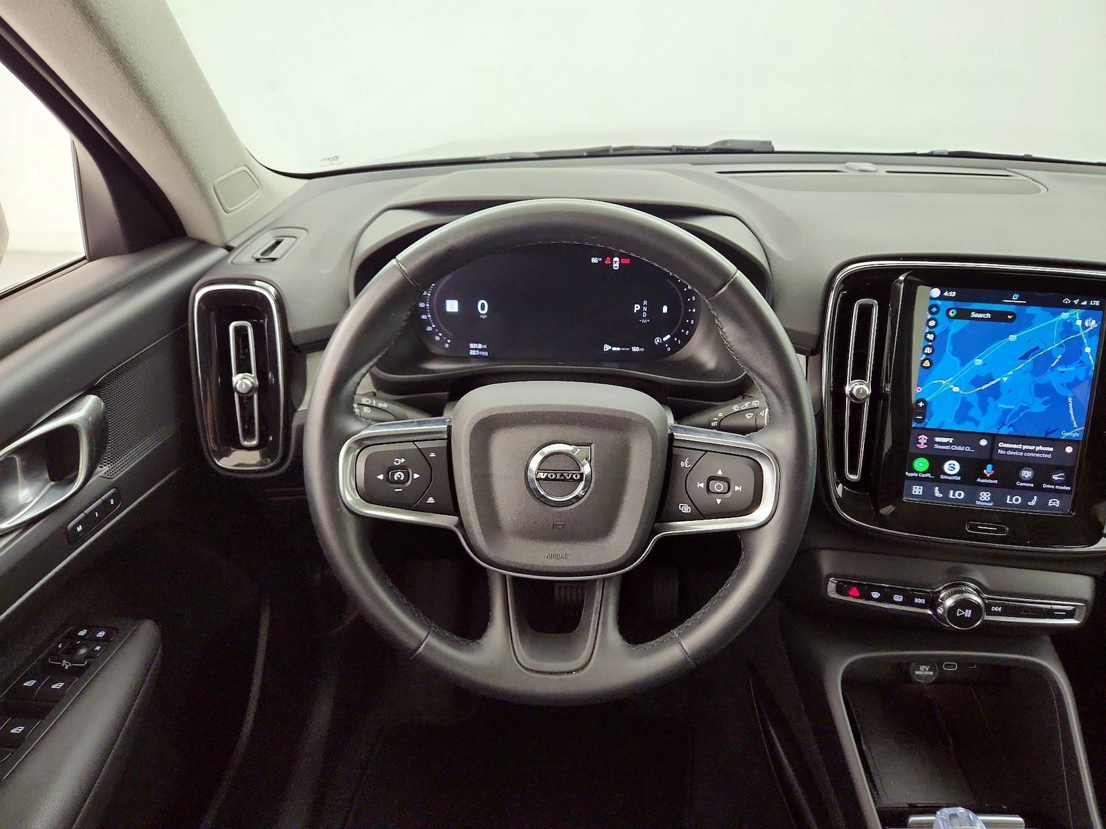 2025 Volvo XC40 Plus - Photo 11